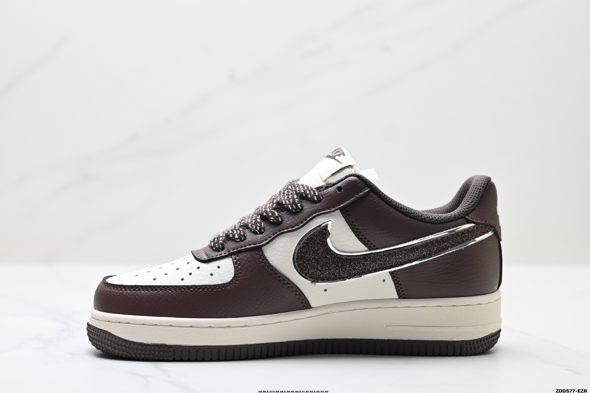 240 NIKE AIR FORCE 1‘07 LV8   QY6818-613