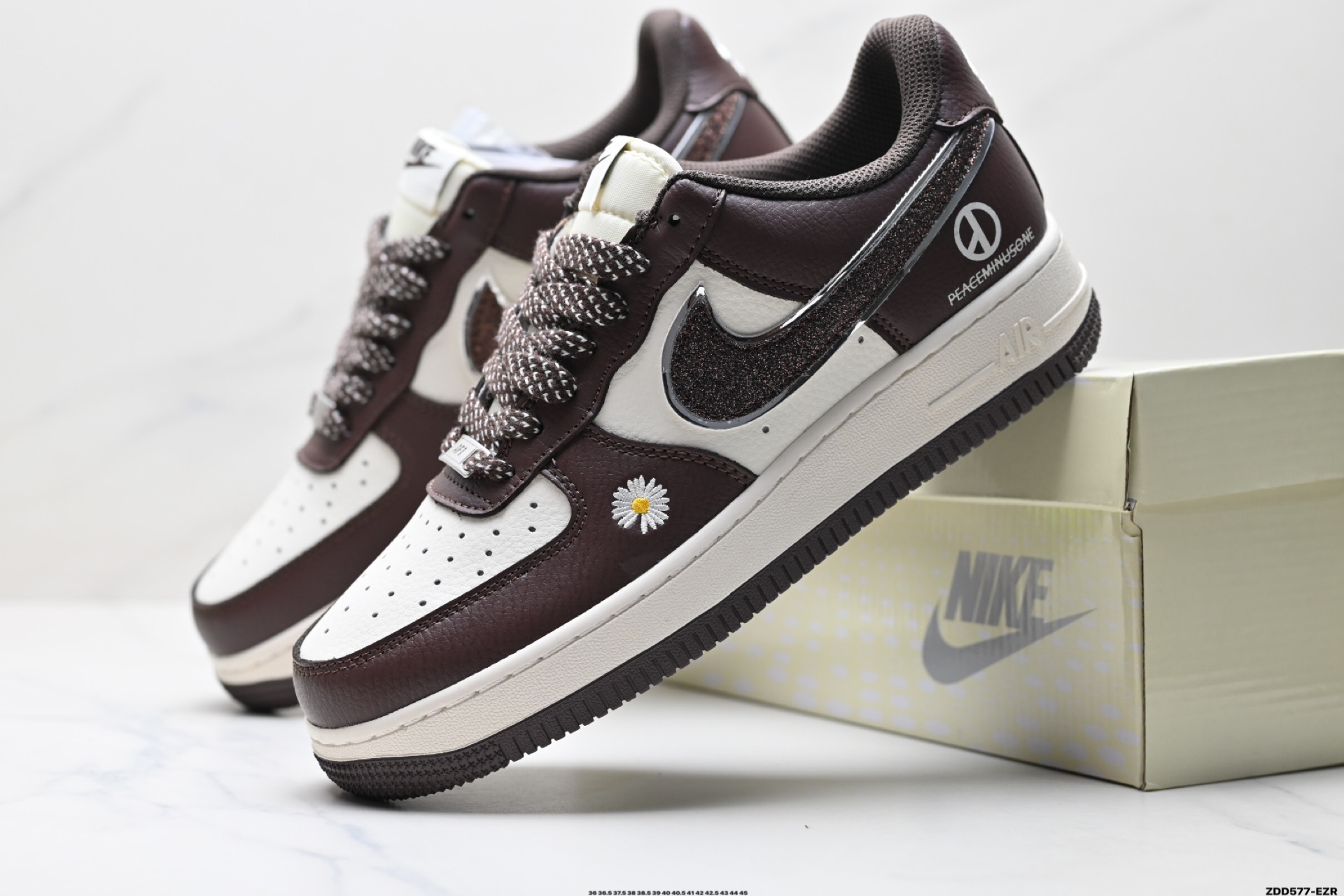 240 NIKE AIR FORCE 1‘07 LV8   QY6818-613