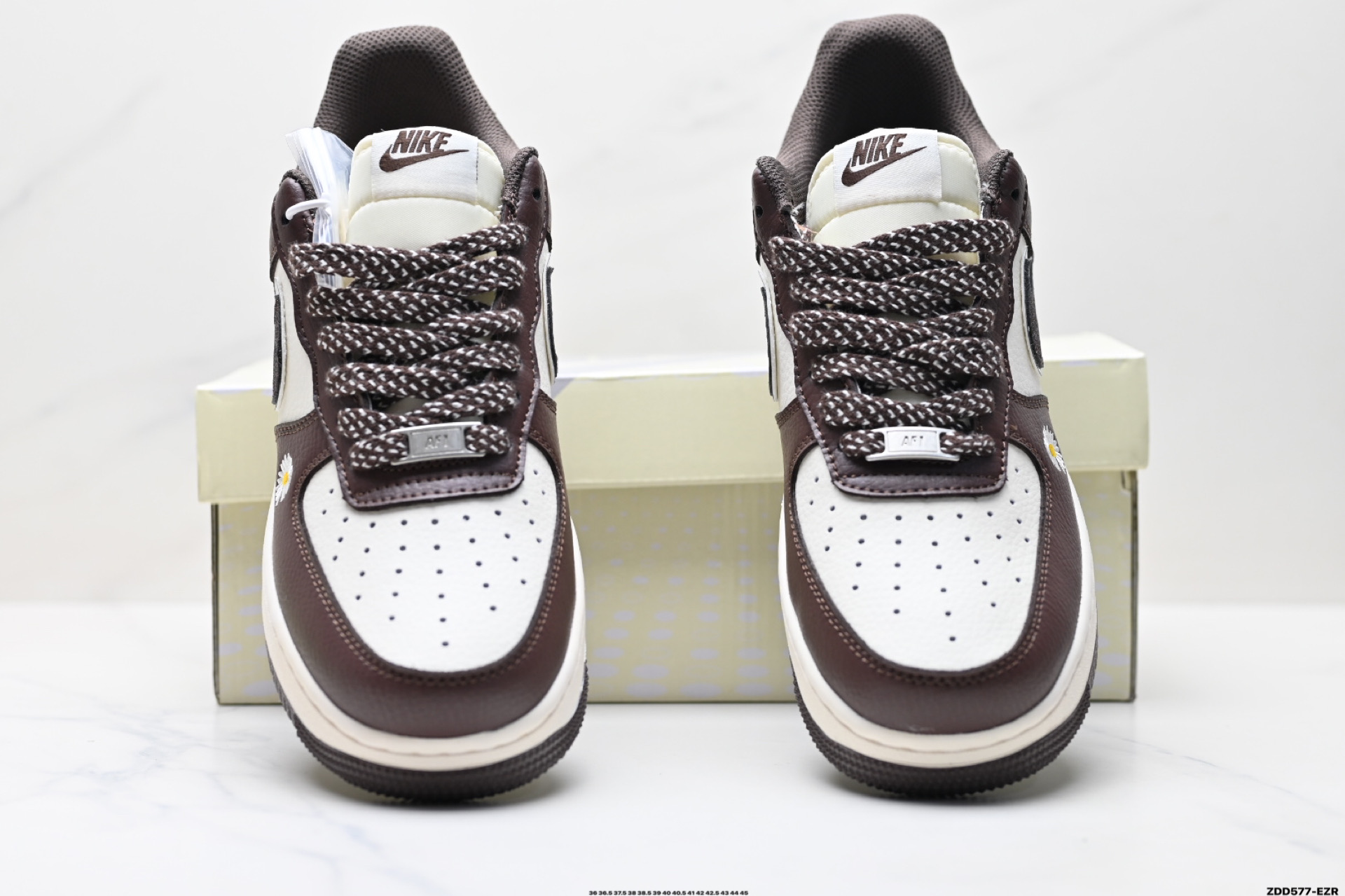 240 NIKE AIR FORCE 1‘07 LV8   QY6818-613