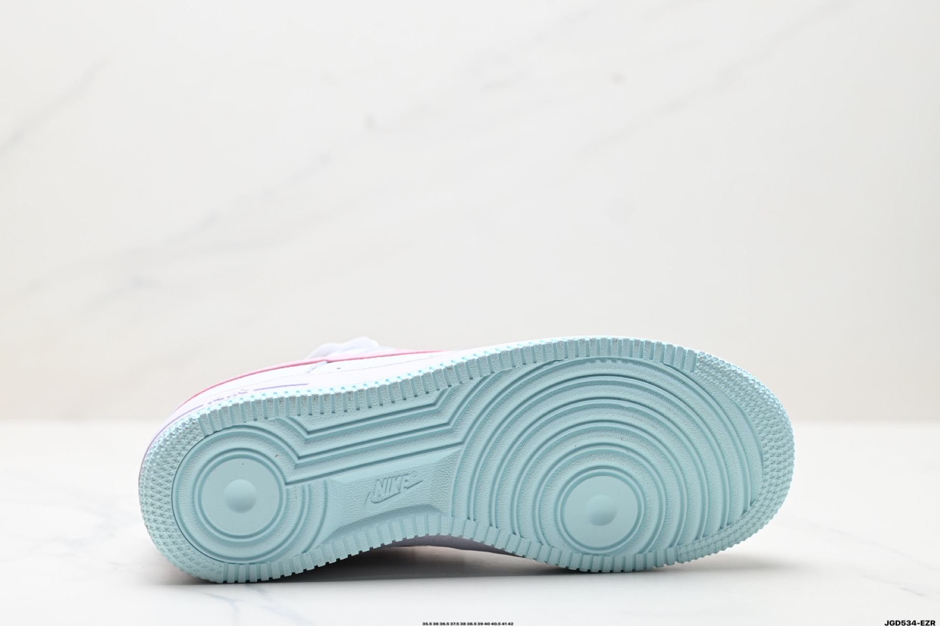 190 NIKE AIR FORCE 1‘07 LV8    IH0640-161
