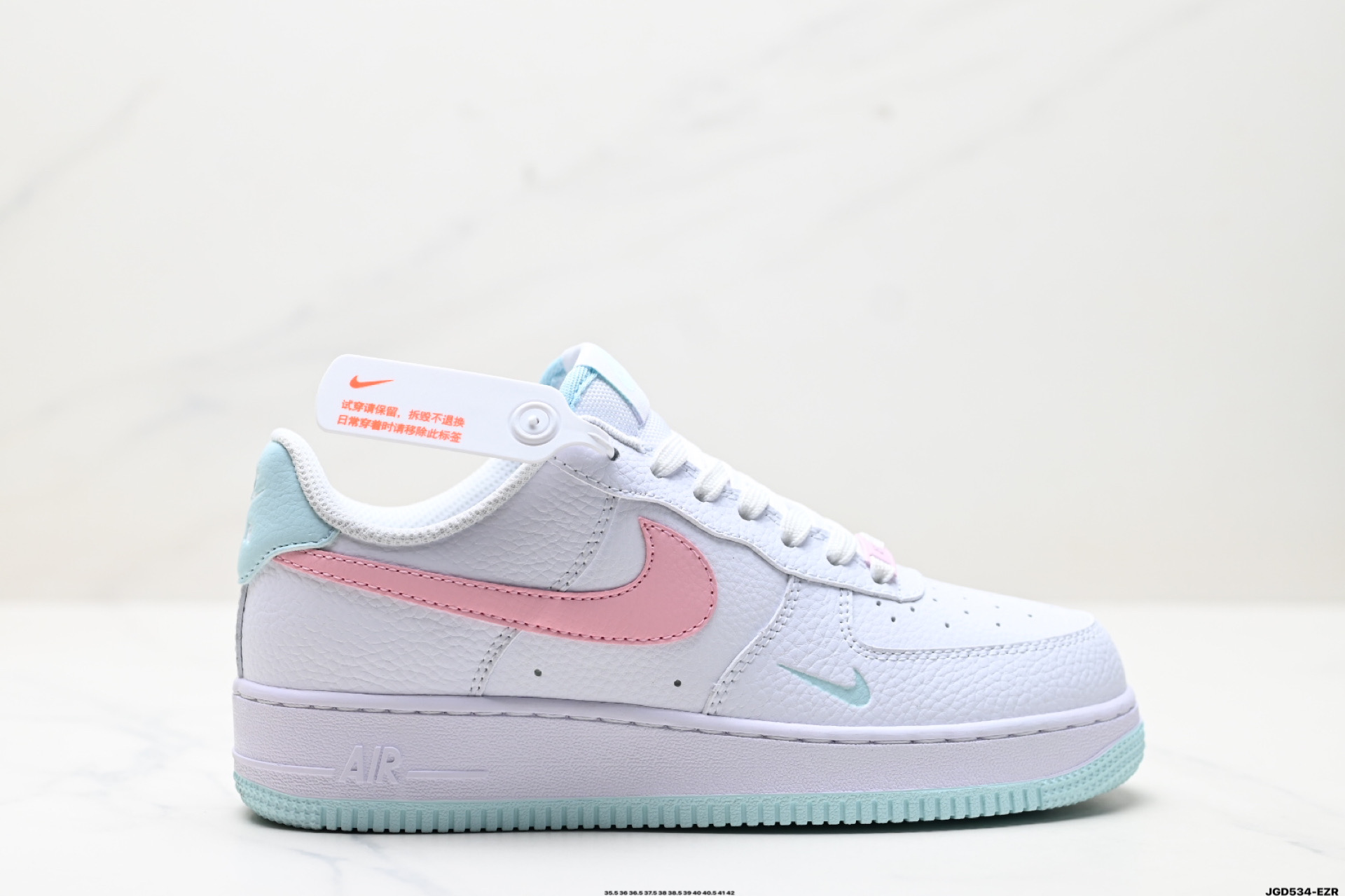 190 NIKE AIR FORCE 1‘07 LV8    IH0640-161