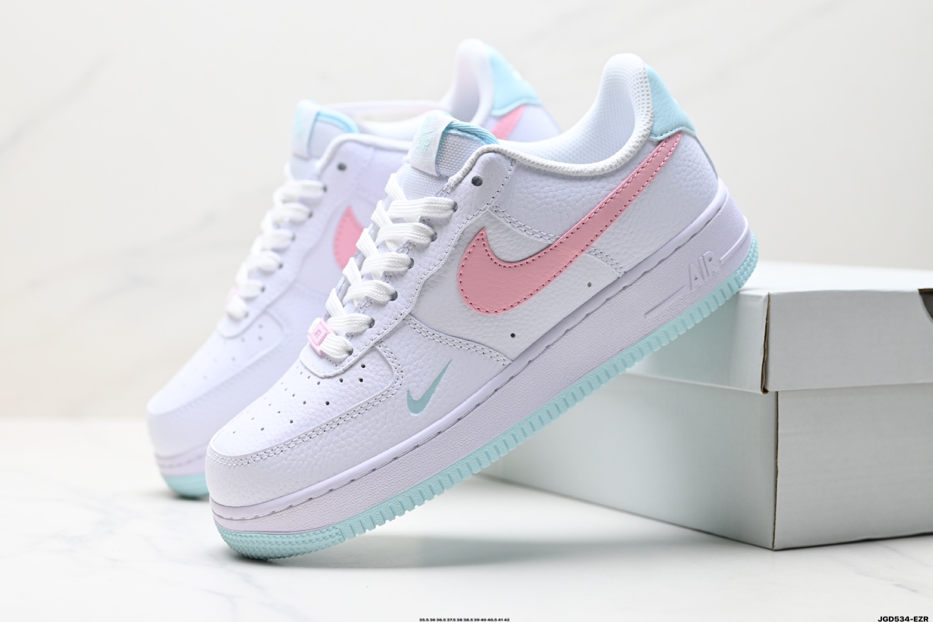 190 NIKE AIR FORCE 1‘07 LV8    IH0640-161