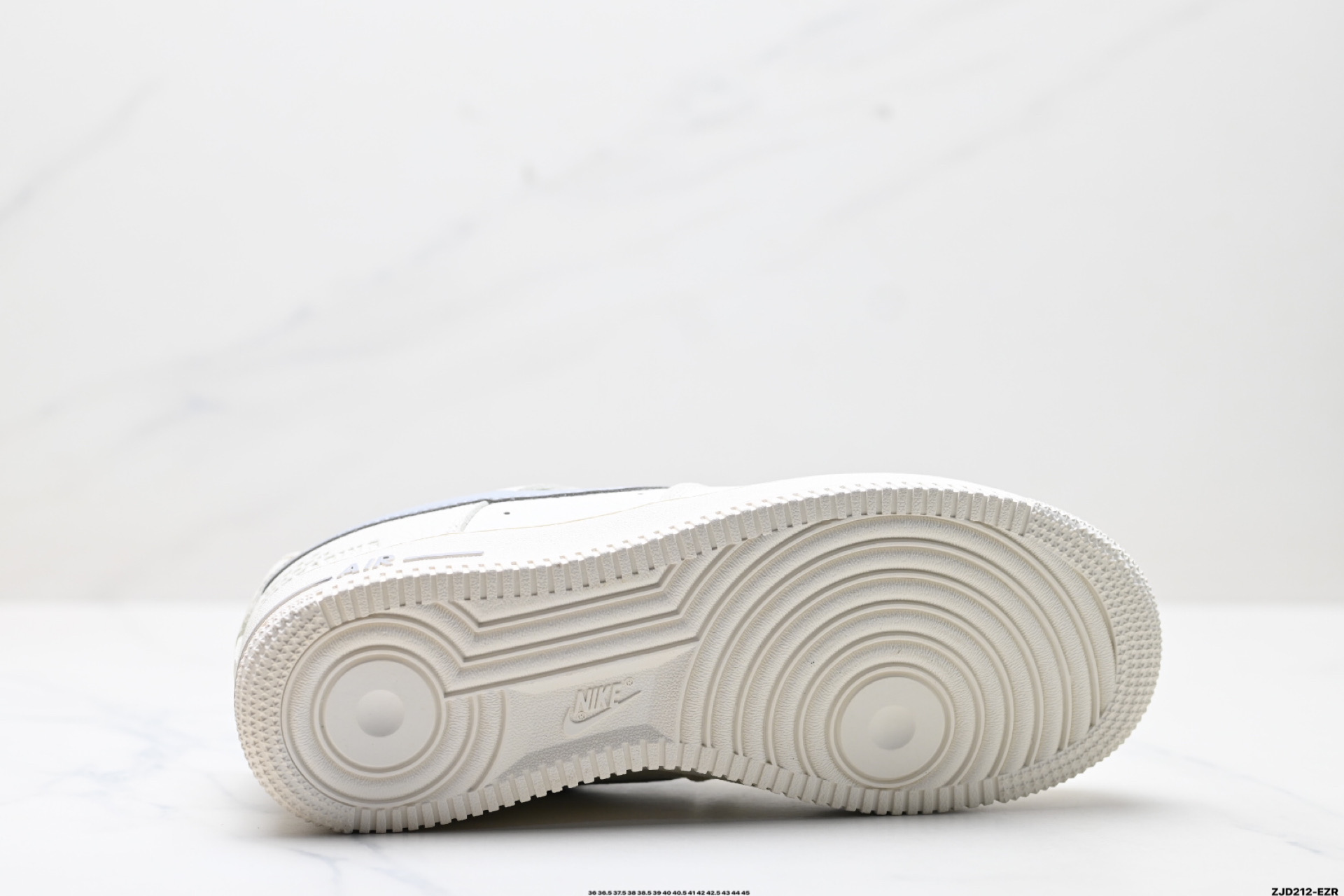 250 NIKE AIR FORCE 1‘07   DD8959-708