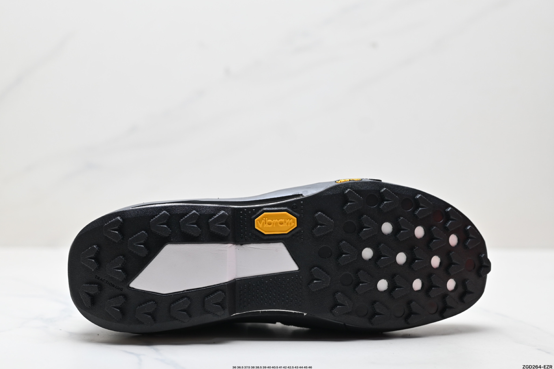 300 Sacai x Nike Zegamadome 联名鞋款  HQ8618-001