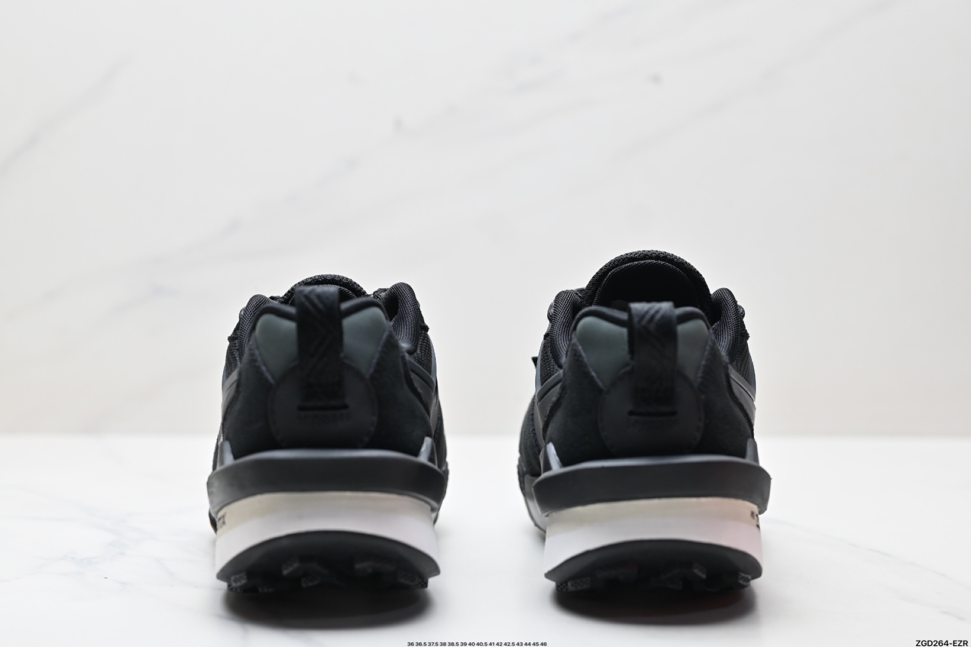 300 Sacai x Nike Zegamadome 联名鞋款  HQ8618-001