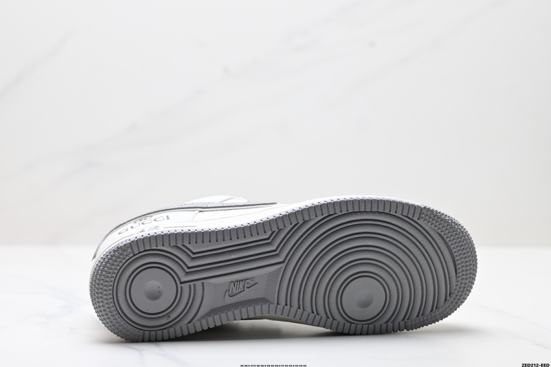 270 NIKE AIR FORCE 1‘07 CS5288-001