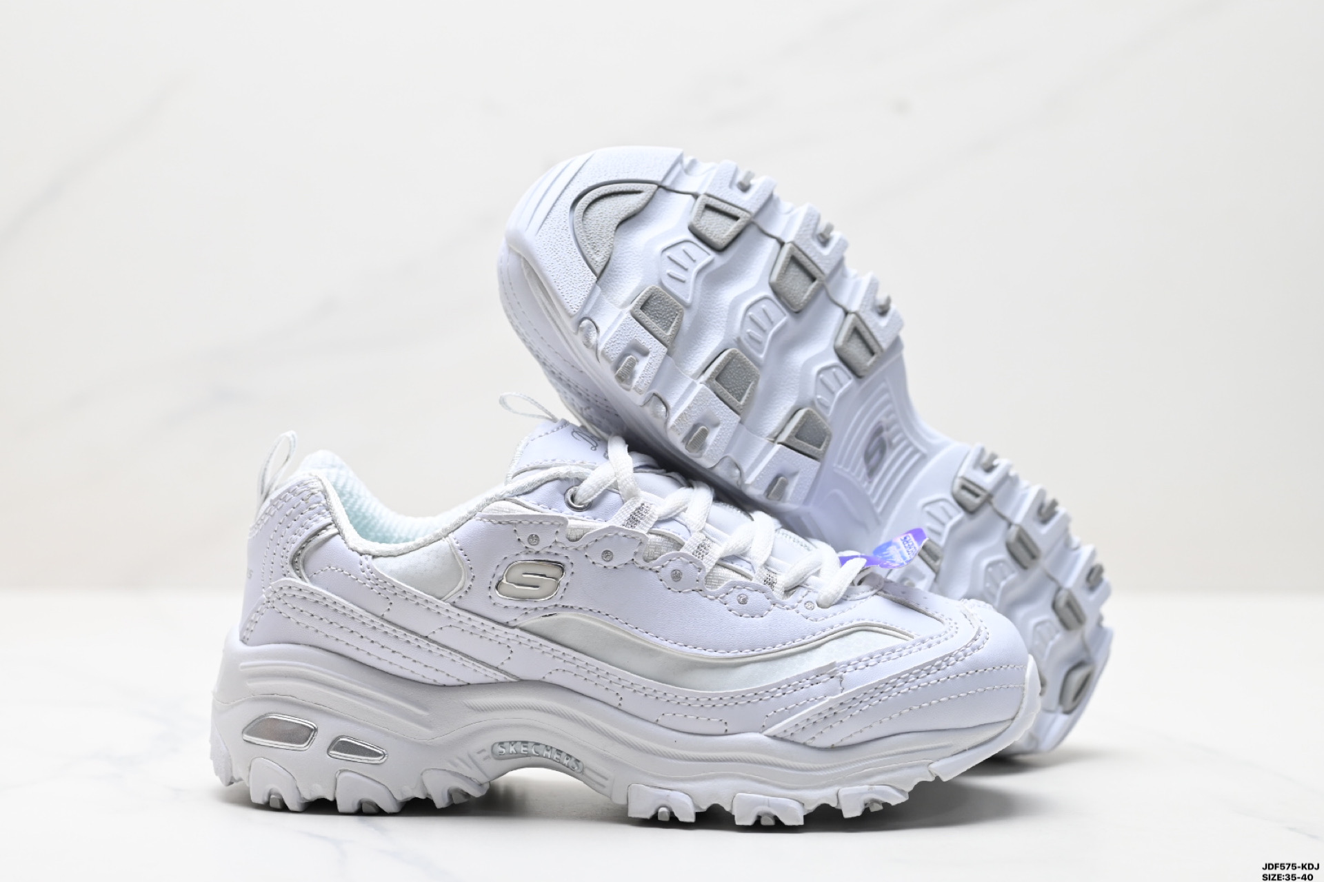 供货价:120💰『高瑞莆田鞋』星选安福优品,得物APP同步款,顺丰包邮得物1:1面单,下单赠送精美礼品🎁
公司级✅Skechers斯凯奇 D'LITES 1.0 奶茶熊蓝莓甜酒 合成革日常 潮搭 耐磨低帮 生活休闲鞋
货号:13167-NTBL
尺码:35-40
ID:JDF575-KDJ