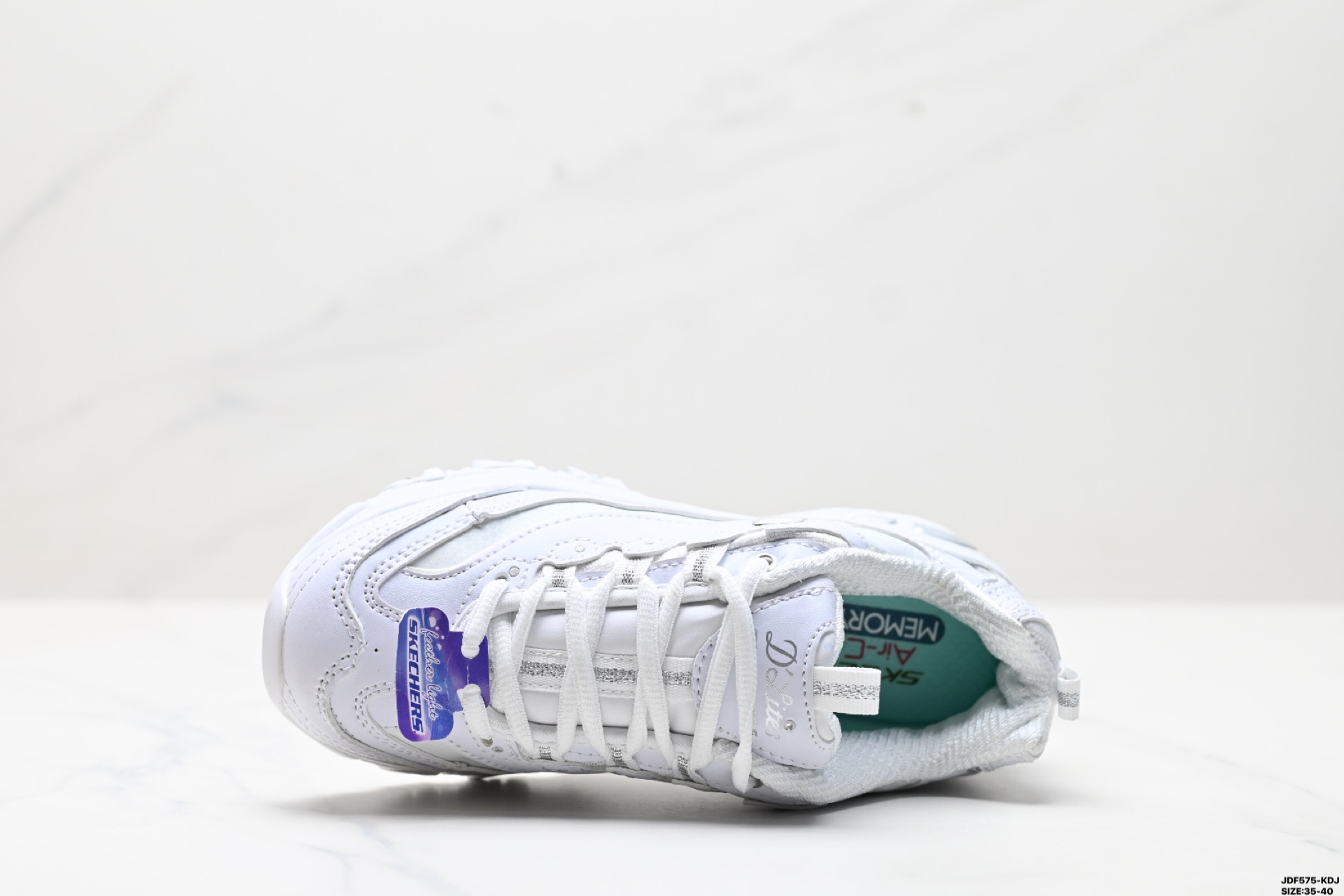 供货价:120💰『高瑞莆田鞋』星选安福优品,得物APP同步款,顺丰包邮得物1:1面单,下单赠送精美礼品🎁
公司级✅Skechers斯凯奇 D'LITES 1.0 奶茶熊蓝莓甜酒 合成革日常 潮搭 耐磨低帮 生活休闲鞋
货号:13167-NTBL
尺码:35-40
ID:JDF575-KDJ