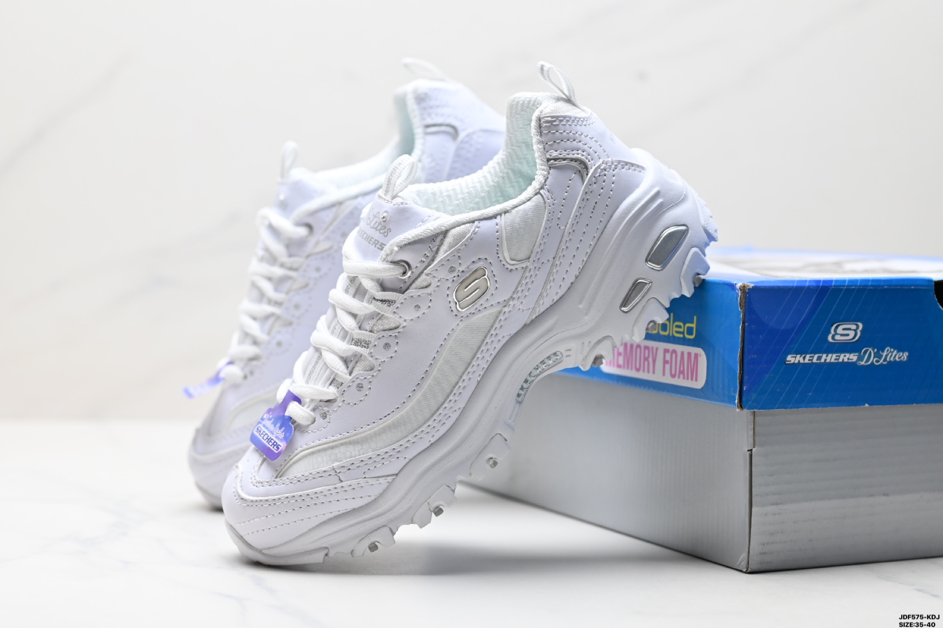 供货价:120💰『高瑞莆田鞋』星选安福优品,得物APP同步款,顺丰包邮得物1:1面单,下单赠送精美礼品🎁
公司级✅Skechers斯凯奇 D'LITES 1.0 奶茶熊蓝莓甜酒 合成革日常 潮搭 耐磨低帮 生活休闲鞋
货号:13167-NTBL
尺码:35-40
ID:JDF575-KDJ