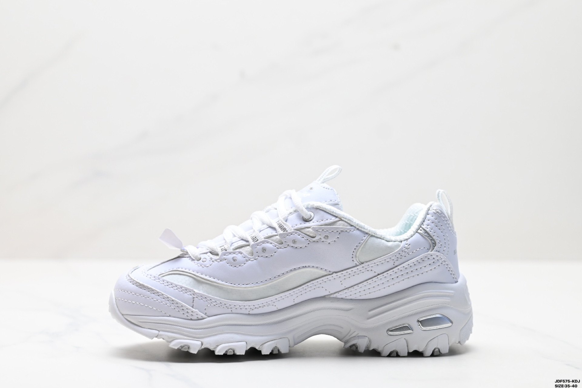 供货价:120💰『高瑞莆田鞋』星选安福优品,得物APP同步款,顺丰包邮得物1:1面单,下单赠送精美礼品🎁
公司级✅Skechers斯凯奇 D'LITES 1.0 奶茶熊蓝莓甜酒 合成革日常 潮搭 耐磨低帮 生活休闲鞋
货号:13167-NTBL
尺码:35-40
ID:JDF575-KDJ