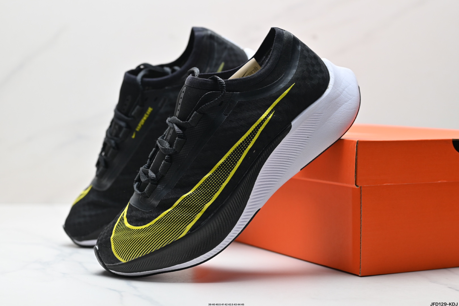 180 Nike Zoom Fly 3超轻休闲缓震碳板跑步鞋  AT8240-005