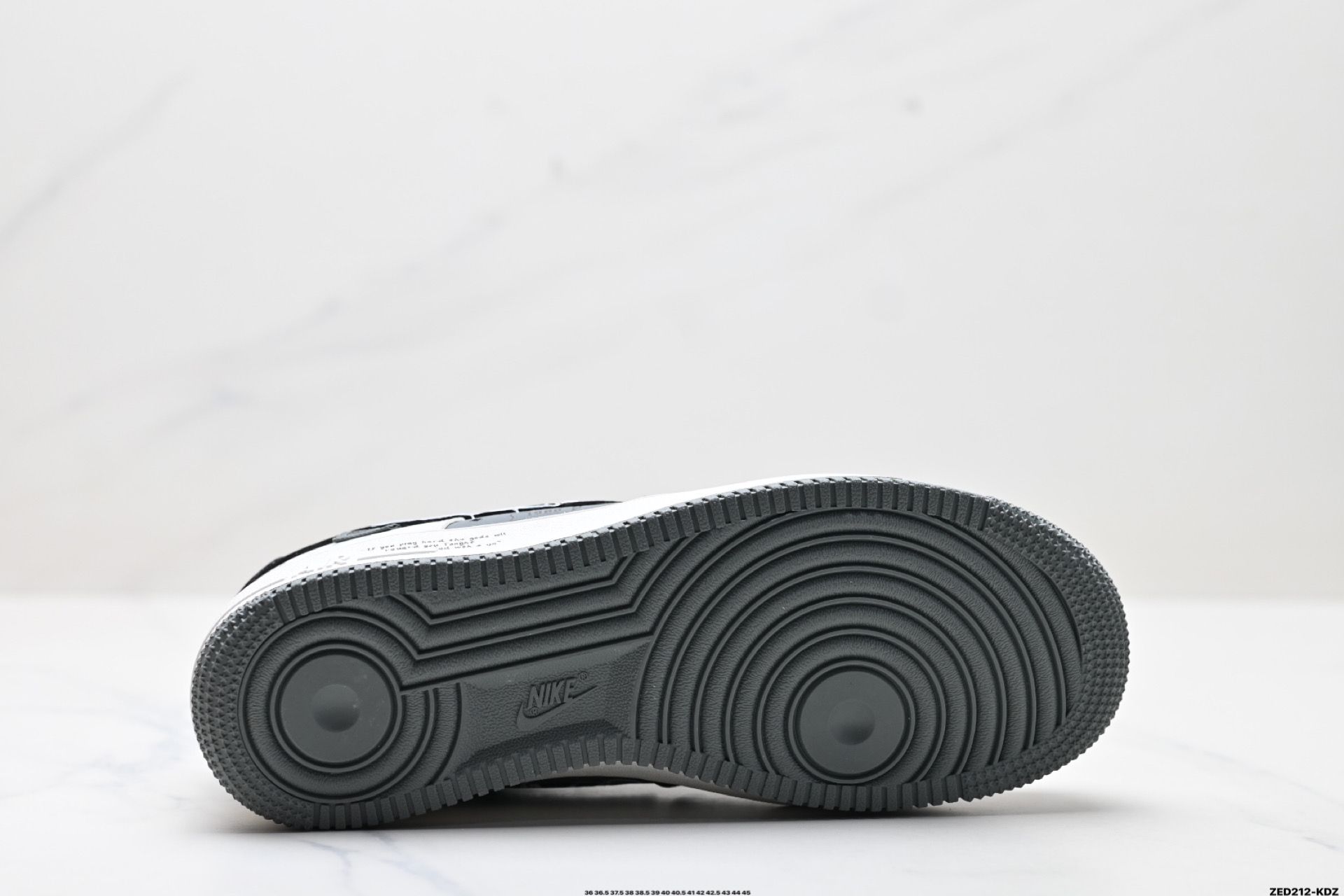 270 NIKE AIR FORCE 1‘07 LV8   DB3301-660