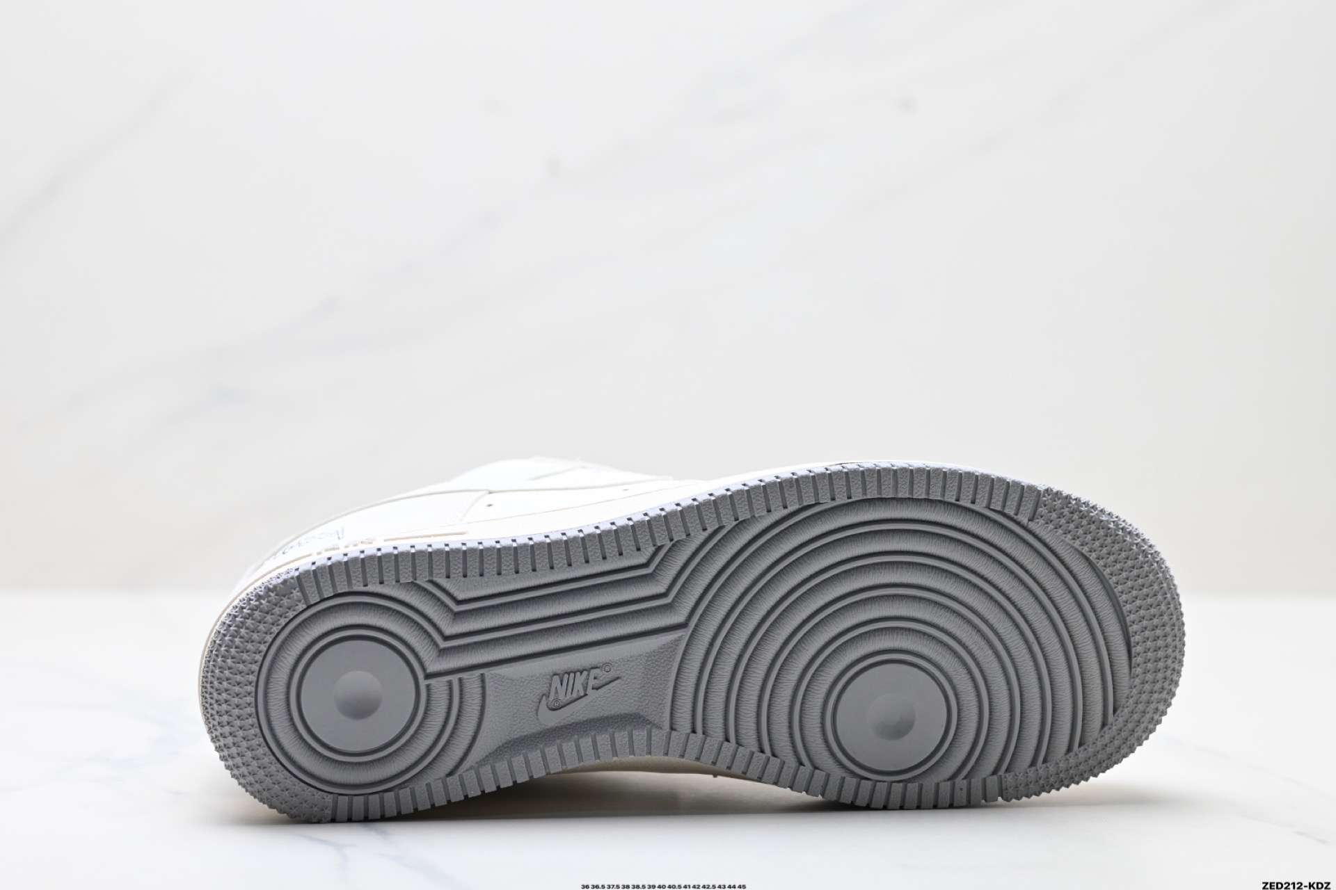 270 NIKE AIR FORCE 1‘07 LV8   XZ6188-712