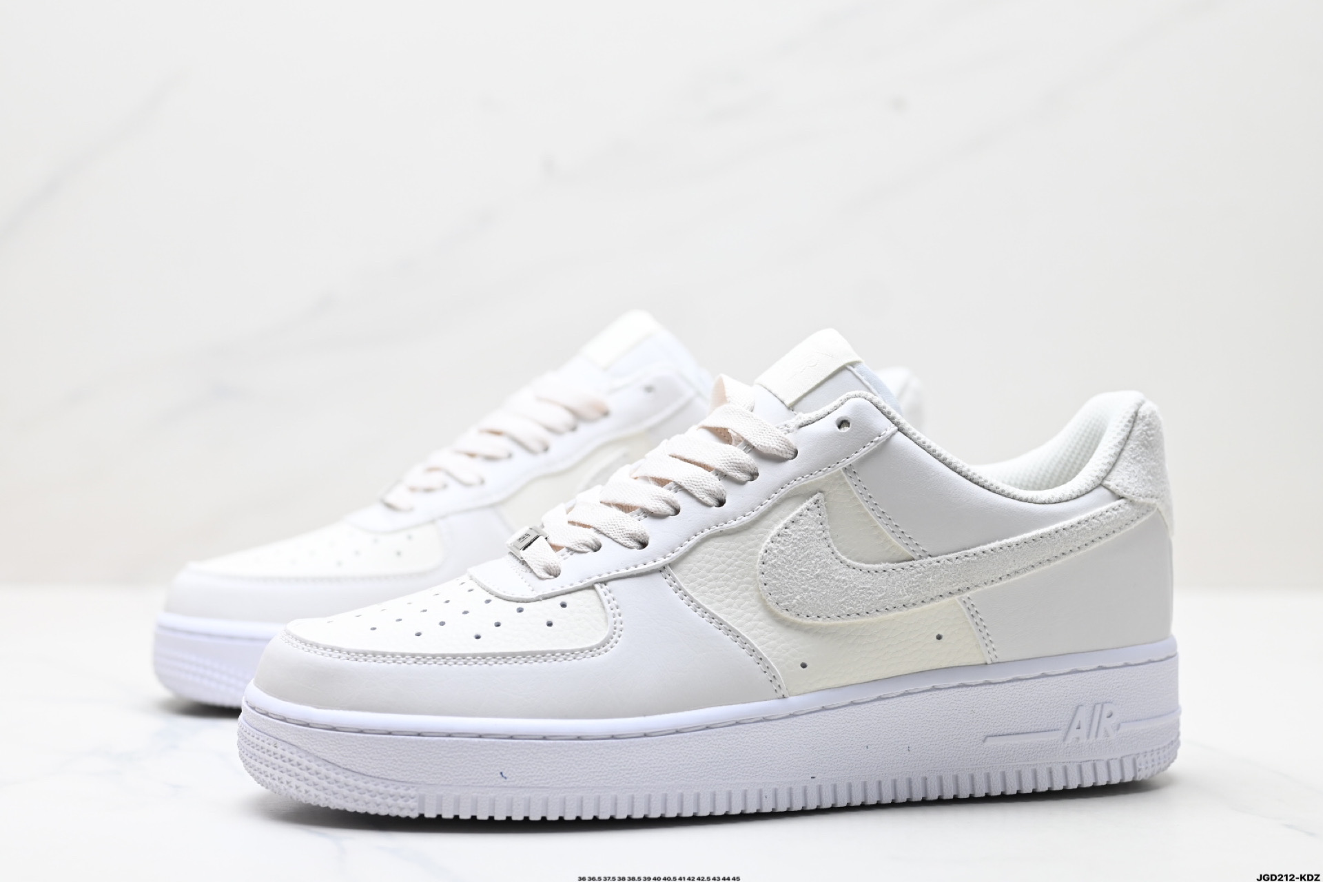 190 NIKE AIR FORCE 1‘07 LV8    HQ3905-001
