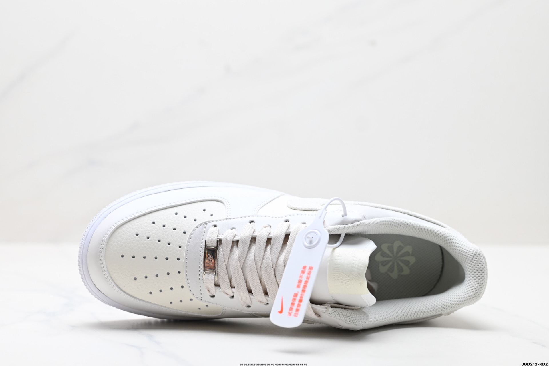 190 NIKE AIR FORCE 1‘07 LV8    HQ3905-001