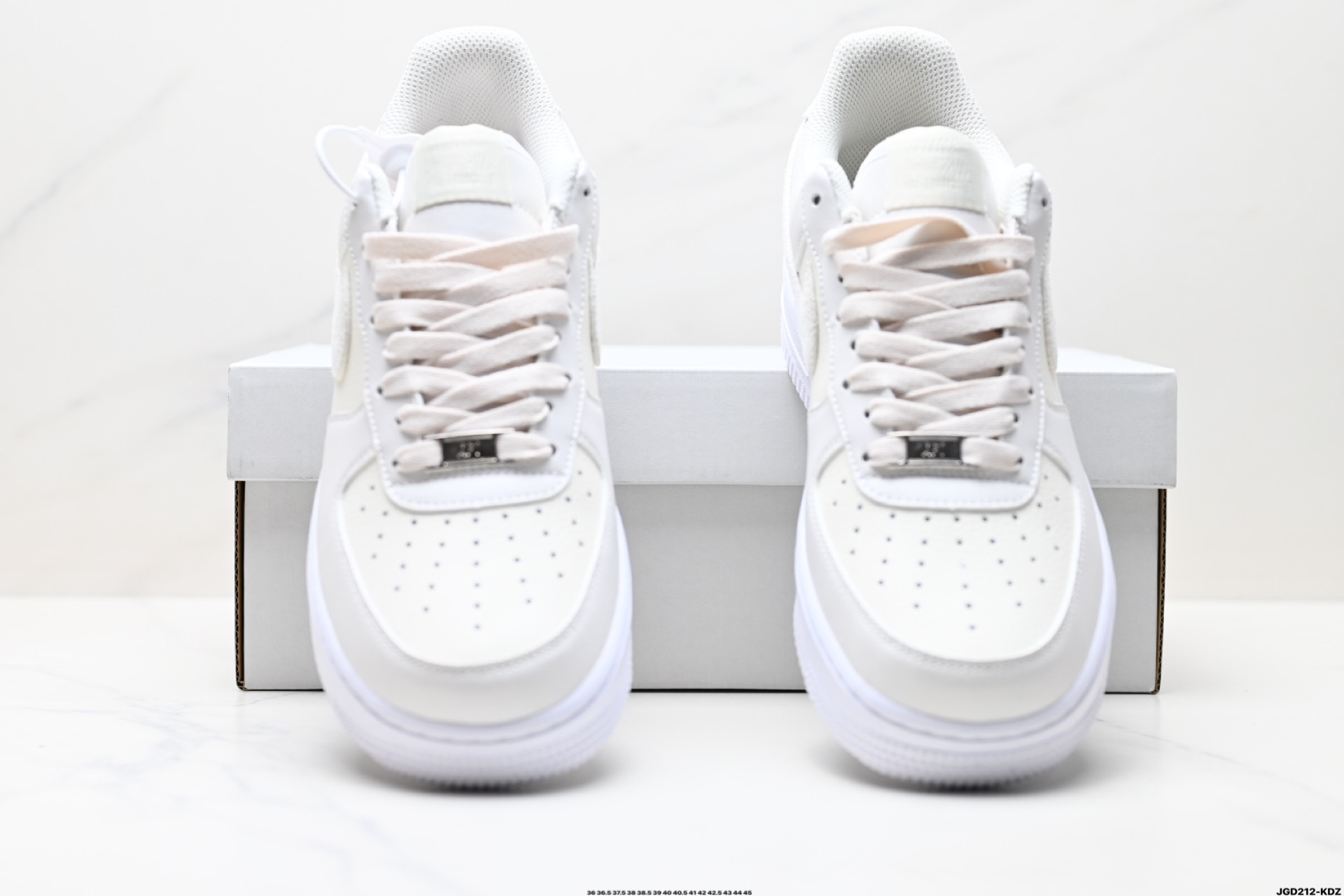 190 NIKE AIR FORCE 1‘07 LV8    HQ3905-001