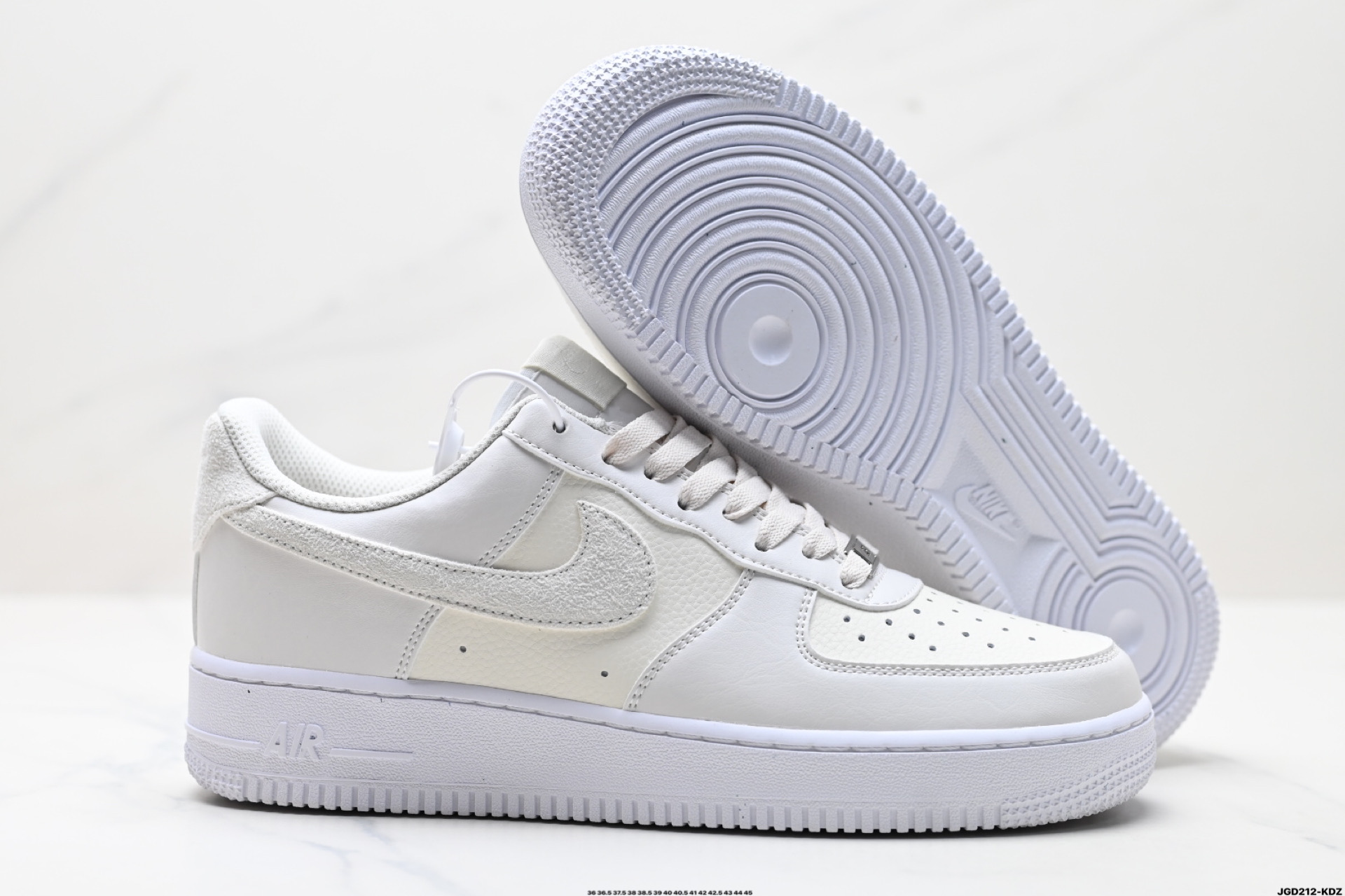 190 NIKE AIR FORCE 1‘07 LV8    HQ3905-001