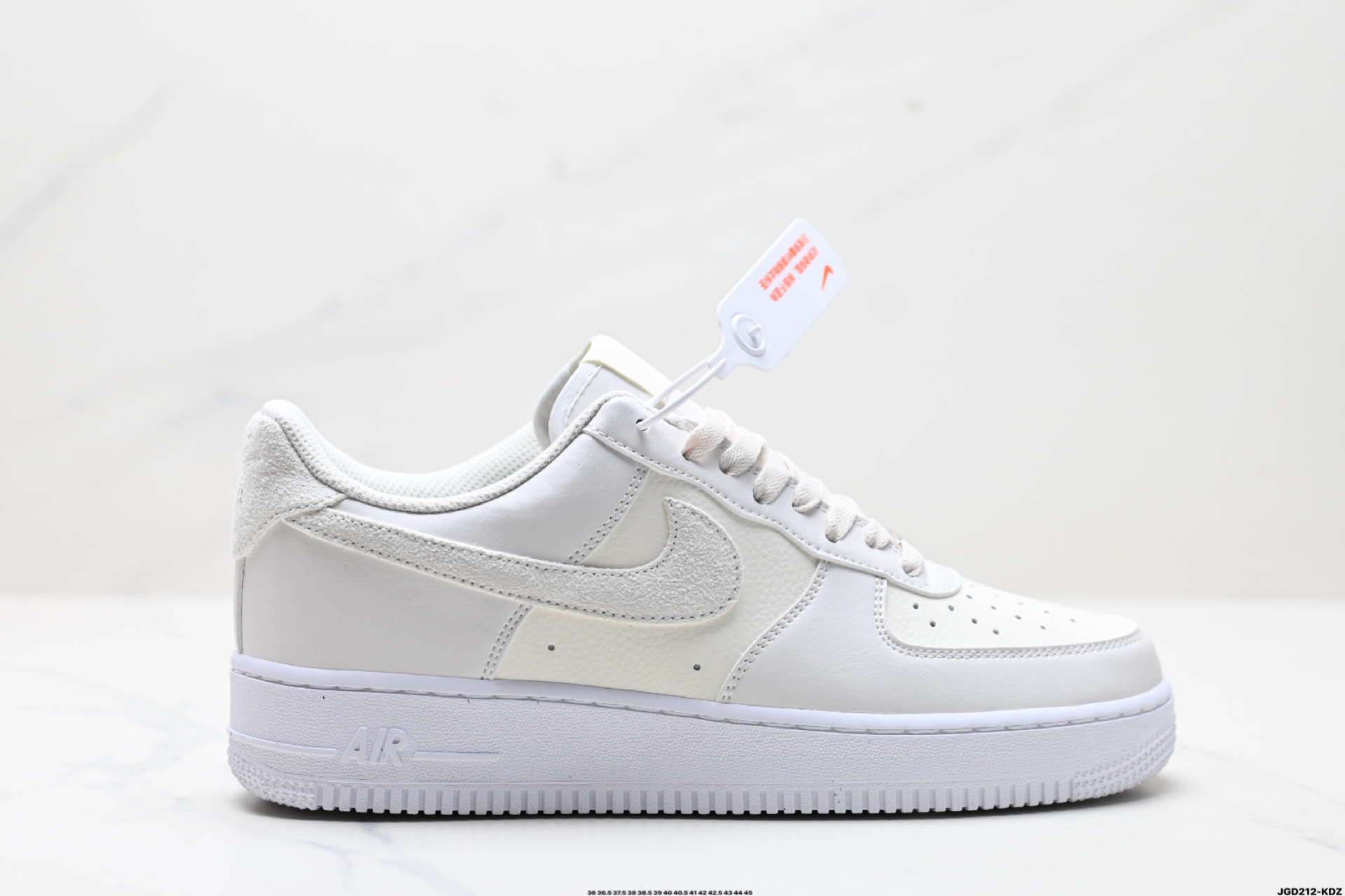 190 NIKE AIR FORCE 1‘07 LV8    HQ3905-001