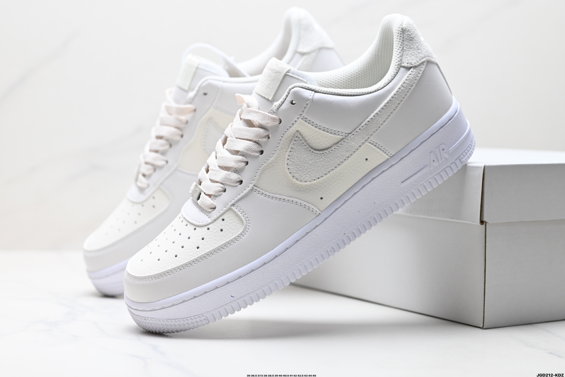 190 NIKE AIR FORCE 1‘07 LV8    HQ3905-001