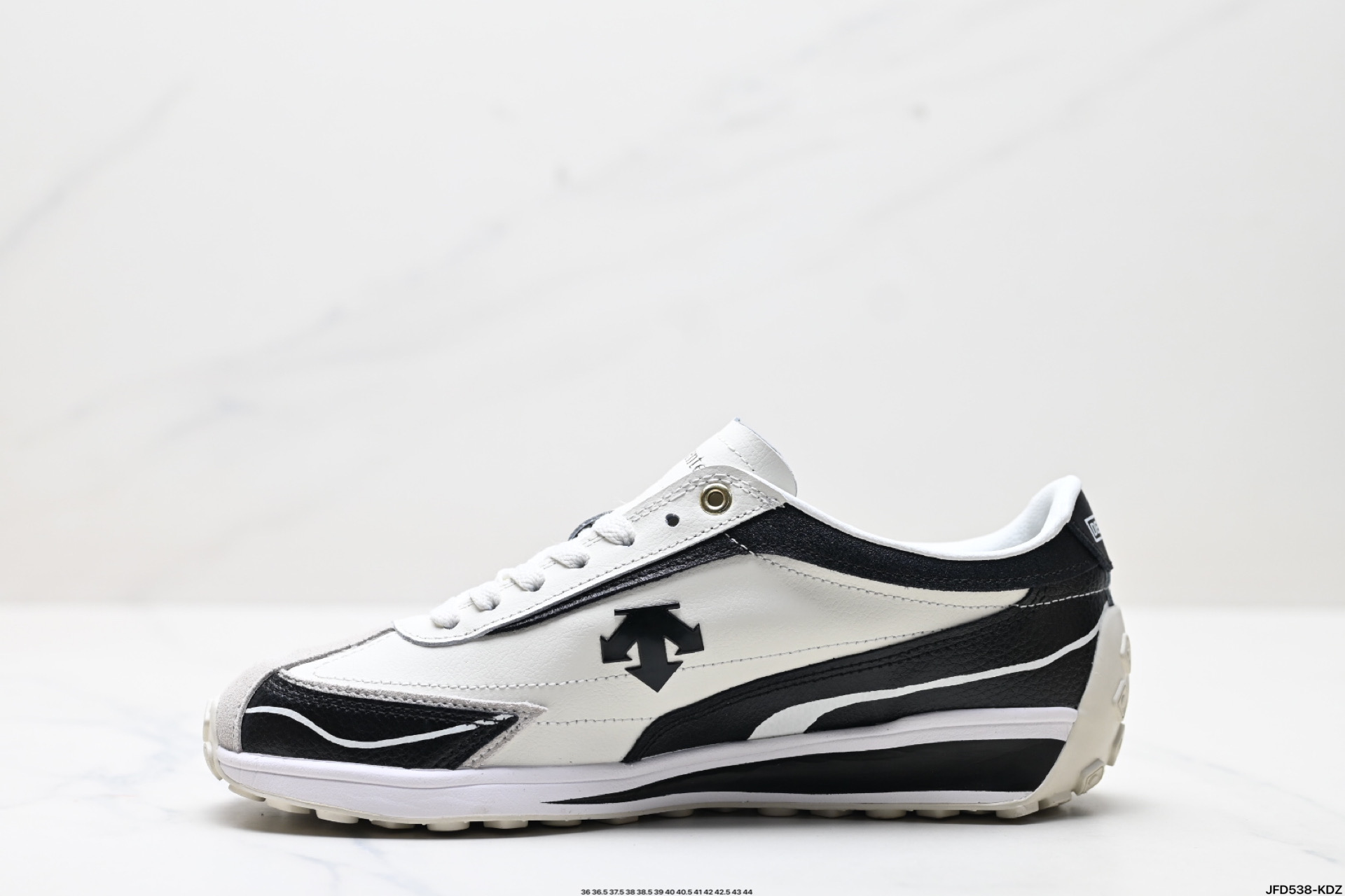 180 迪桑特DESCENTE CHRON RACER 舒适百搭 防滑耐磨 低帮 生活休闲鞋  SP353LCR76