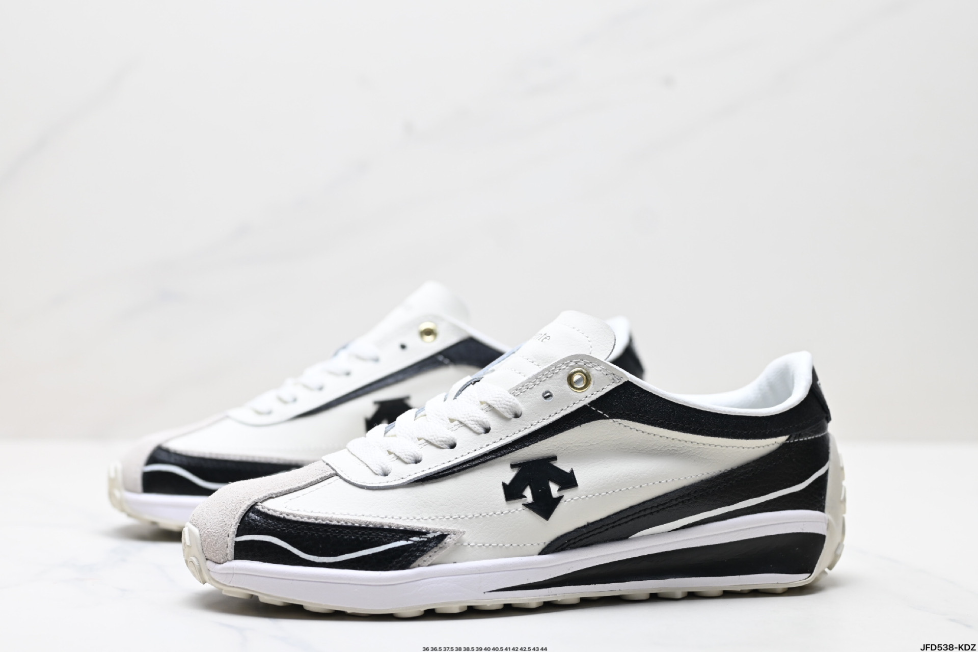 180 迪桑特DESCENTE CHRON RACER 舒适百搭 防滑耐磨 低帮 生活休闲鞋  SP353LCR76