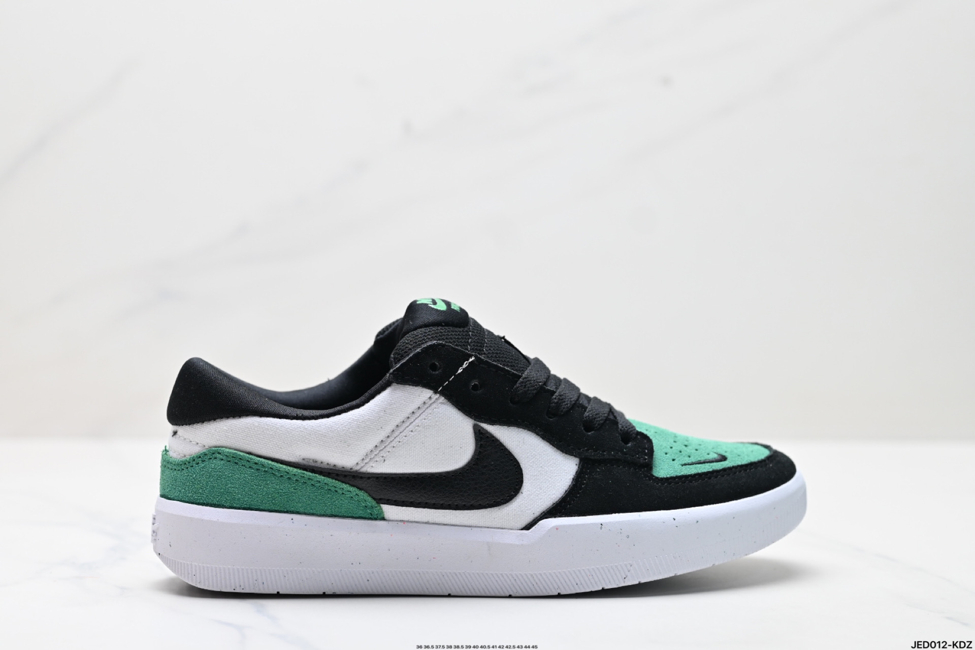 💰120公司级耐克Nike SB Force 58低帮休闲板鞋
是一款将前沿创新带入街头的单品，它具有硫化杯底，具有出色的耐用性和灵活性。使用帆布和绒面革，在饰面上放置通风口
货号:DV5477-101
尺码:36 36.5 37.5 38 38.5 39 40 40.5 41 42 42.5 43 44 45