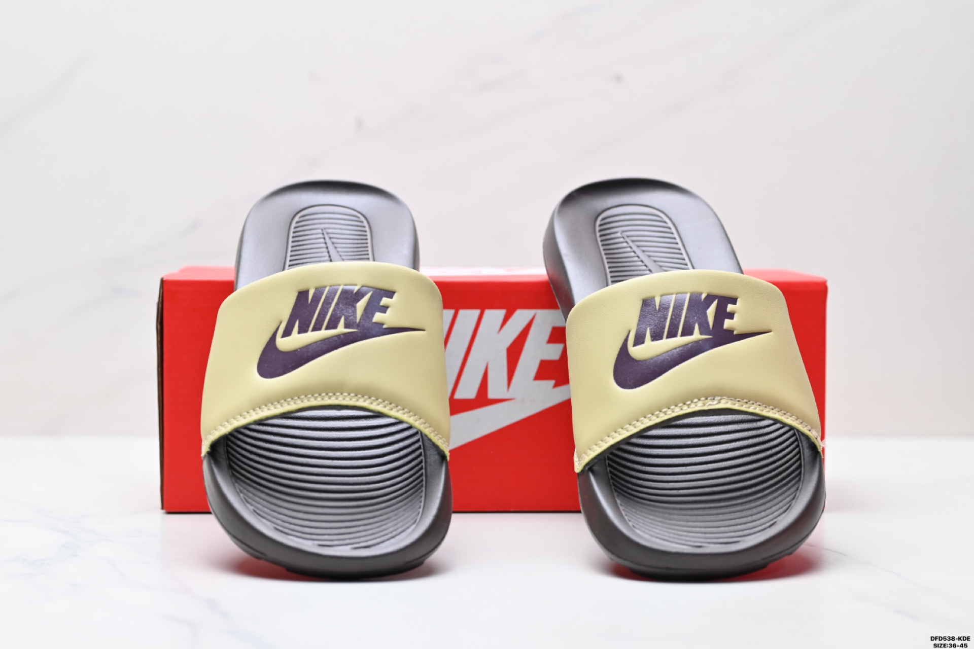 70  NIKE VICTORI ONE SLIDE 耐克 防滑运动拖鞋