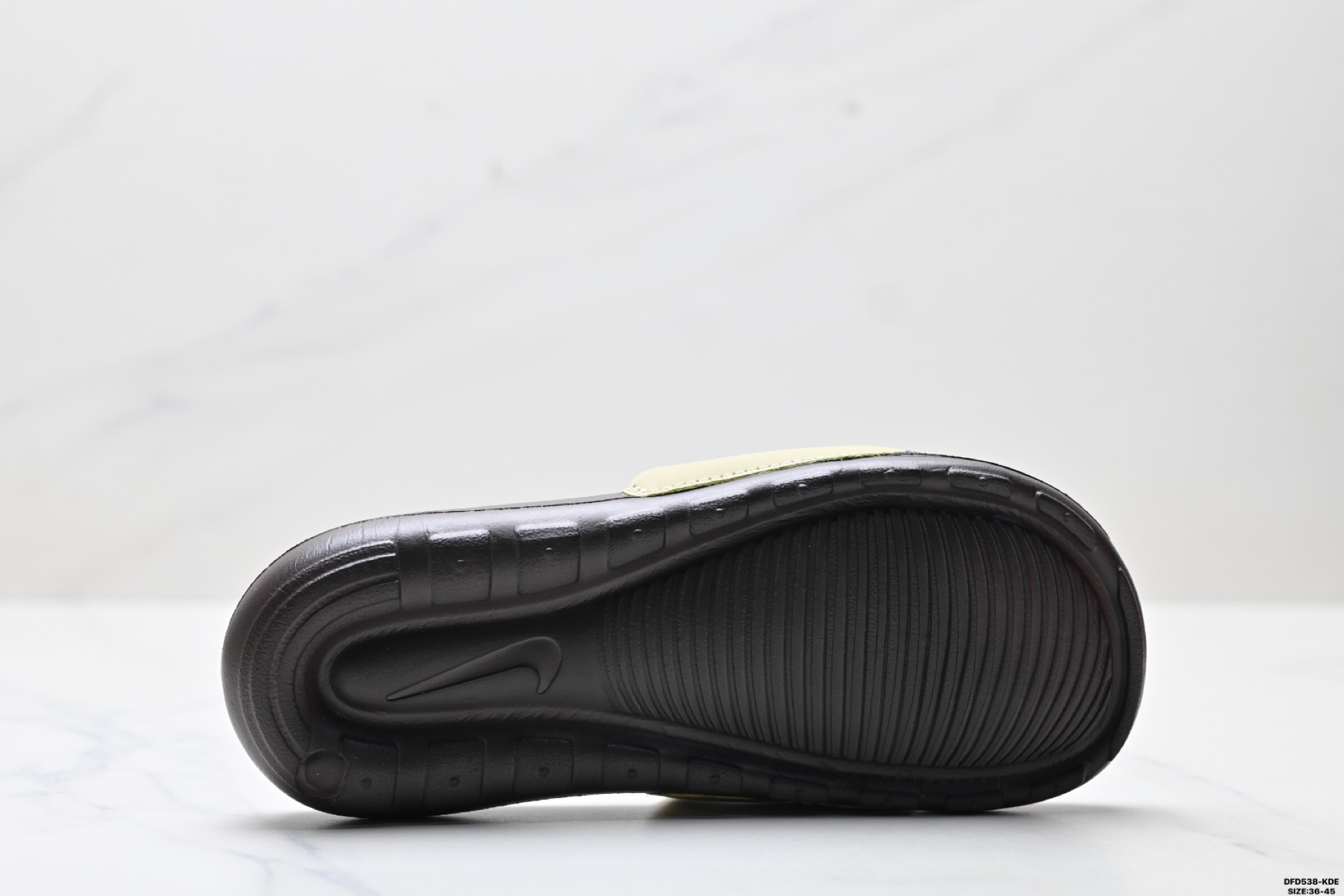 70  NIKE VICTORI ONE SLIDE 耐克 防滑运动拖鞋