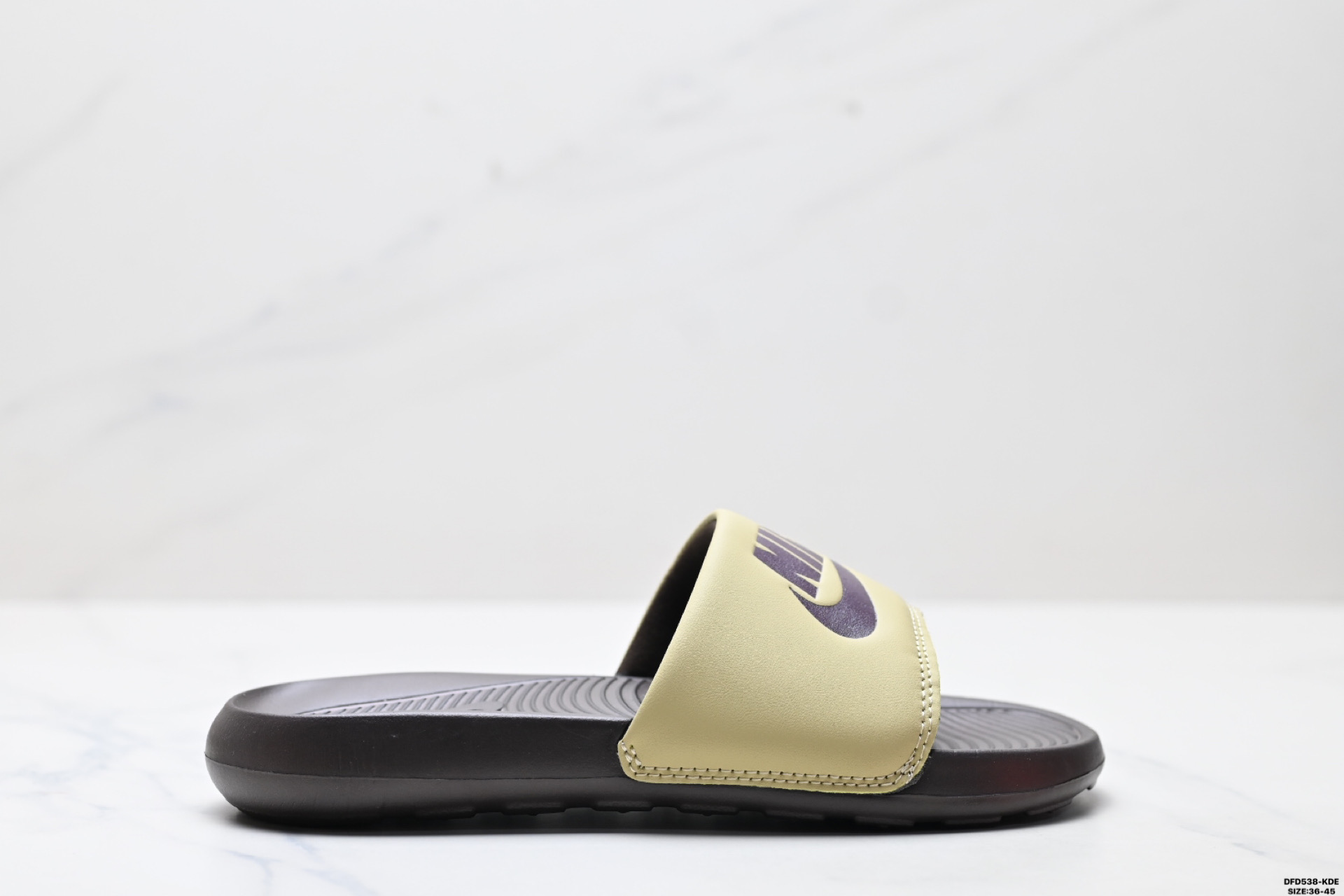 70  NIKE VICTORI ONE SLIDE 耐克 防滑运动拖鞋