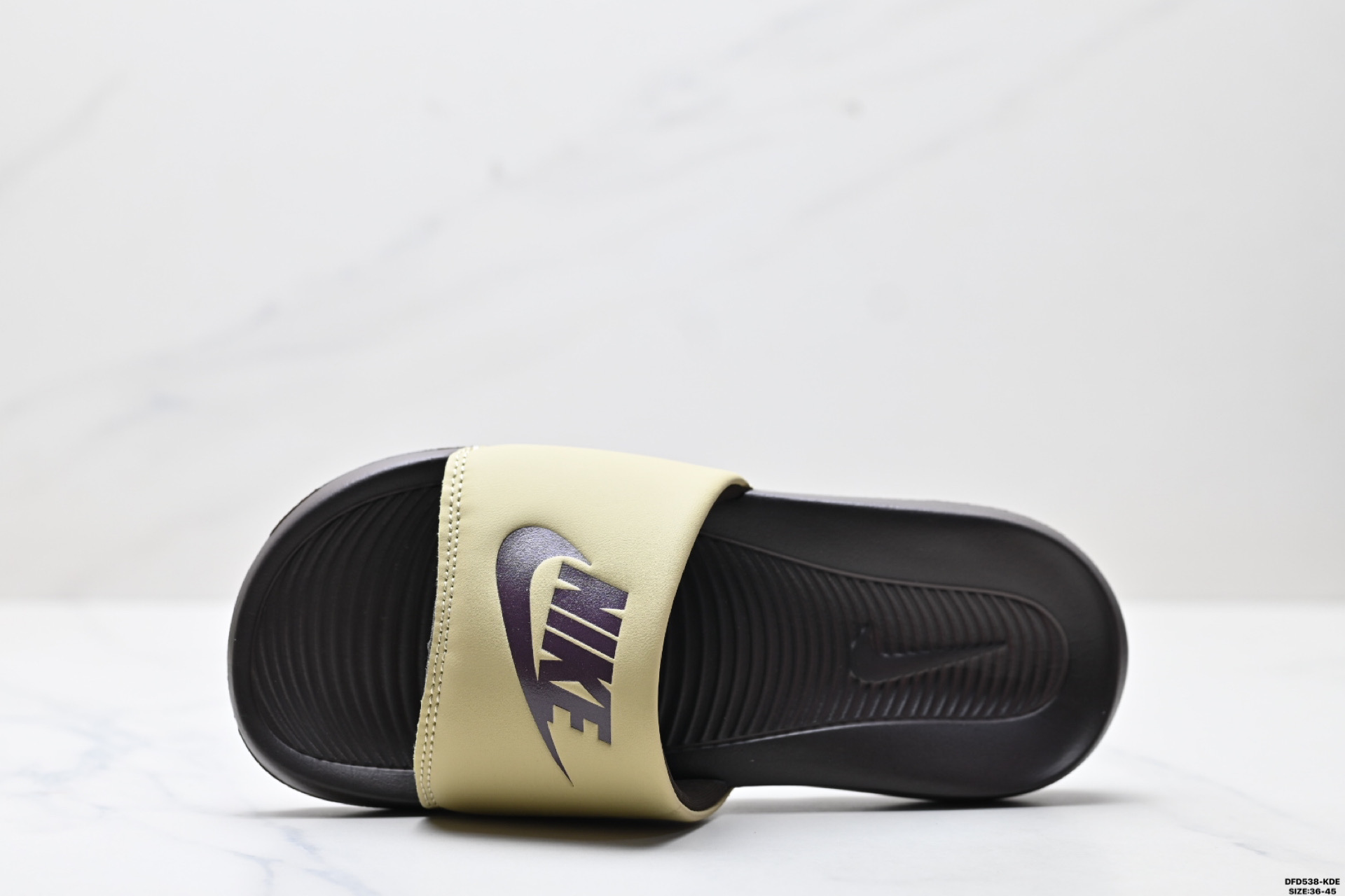 70  NIKE VICTORI ONE SLIDE 耐克 防滑运动拖鞋