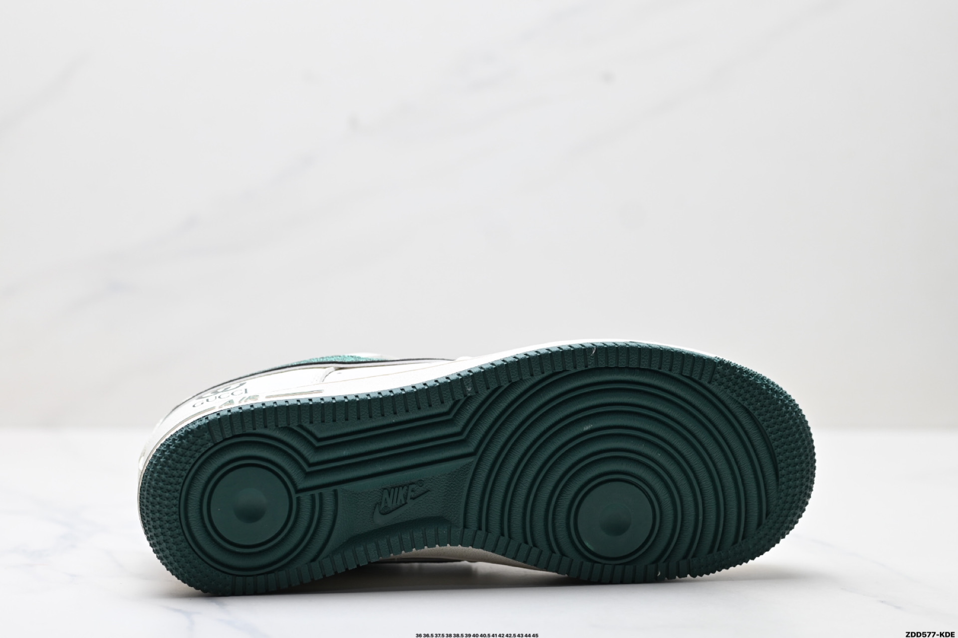 240 NIKE AIR FORCE 1‘07 LV8  QY6818-608