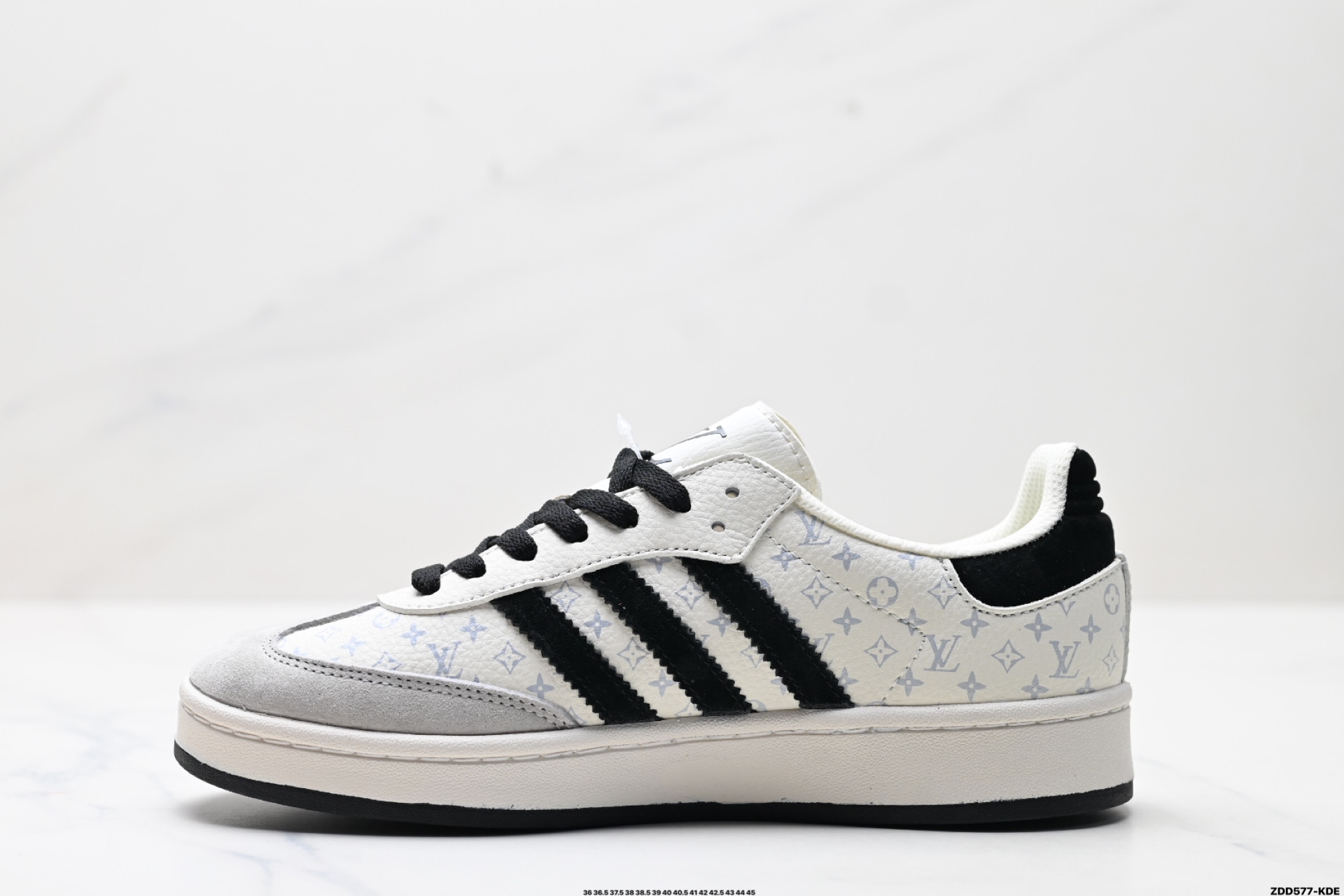 240 Adidas Originals Samba OG 桑巴舞系列 阿迪达斯 三叶草绅士德训足球风百搭低帮休闲运动板鞋  LJ9901