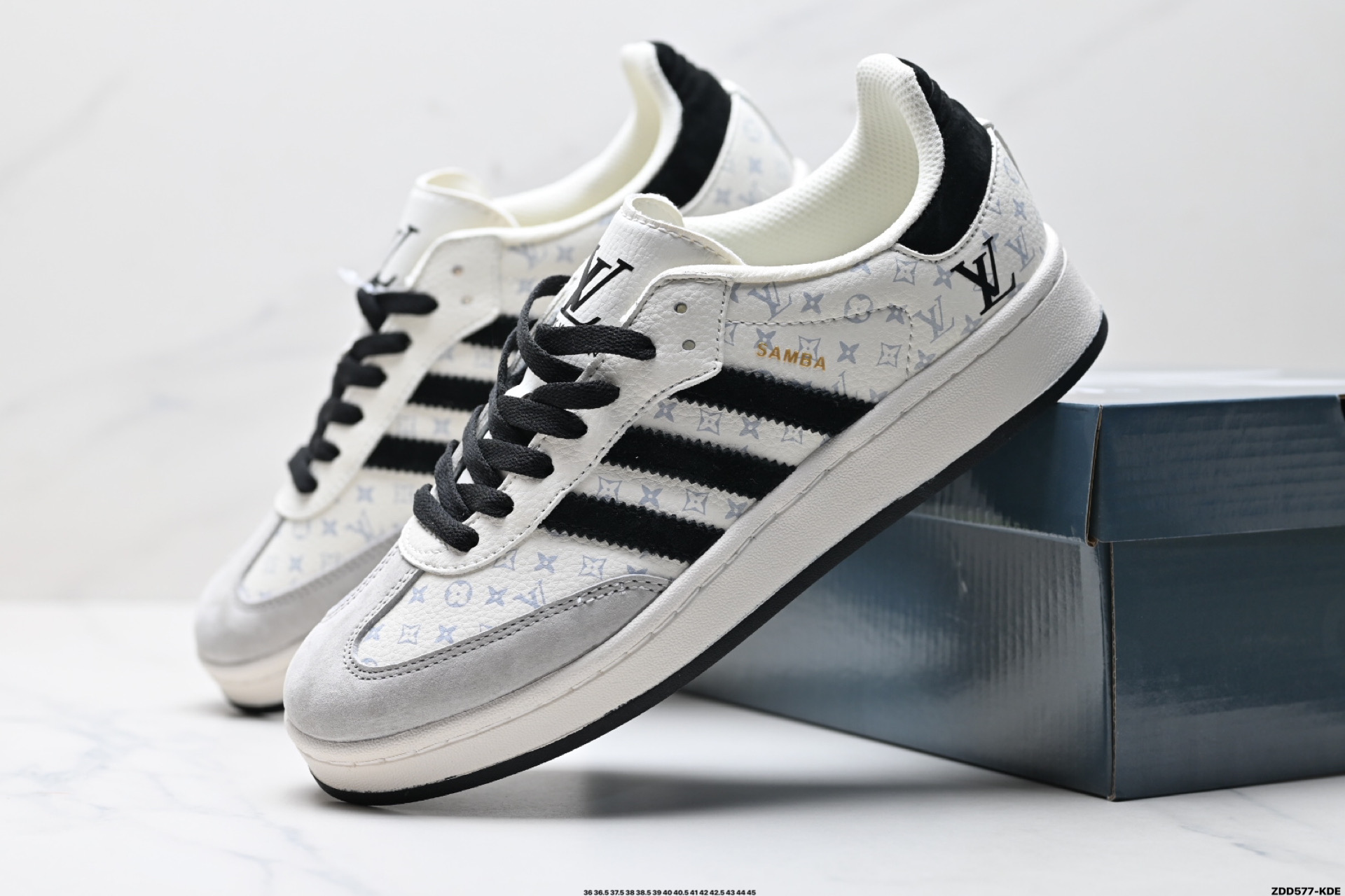 240 Adidas Originals Samba OG 桑巴舞系列 阿迪达斯 三叶草绅士德训足球风百搭低帮休闲运动板鞋  LJ9901