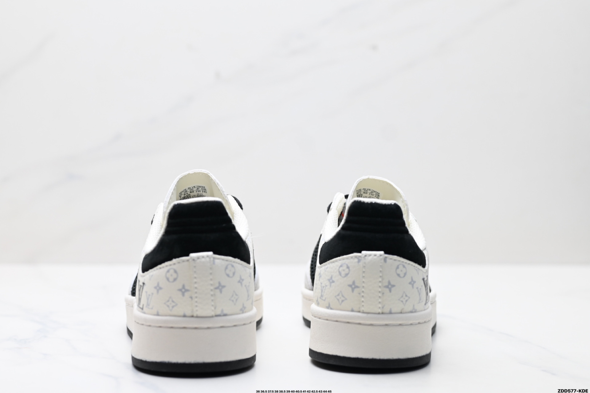240 Adidas Originals Samba OG 桑巴舞系列 阿迪达斯 三叶草绅士德训足球风百搭低帮休闲运动板鞋  LJ9901