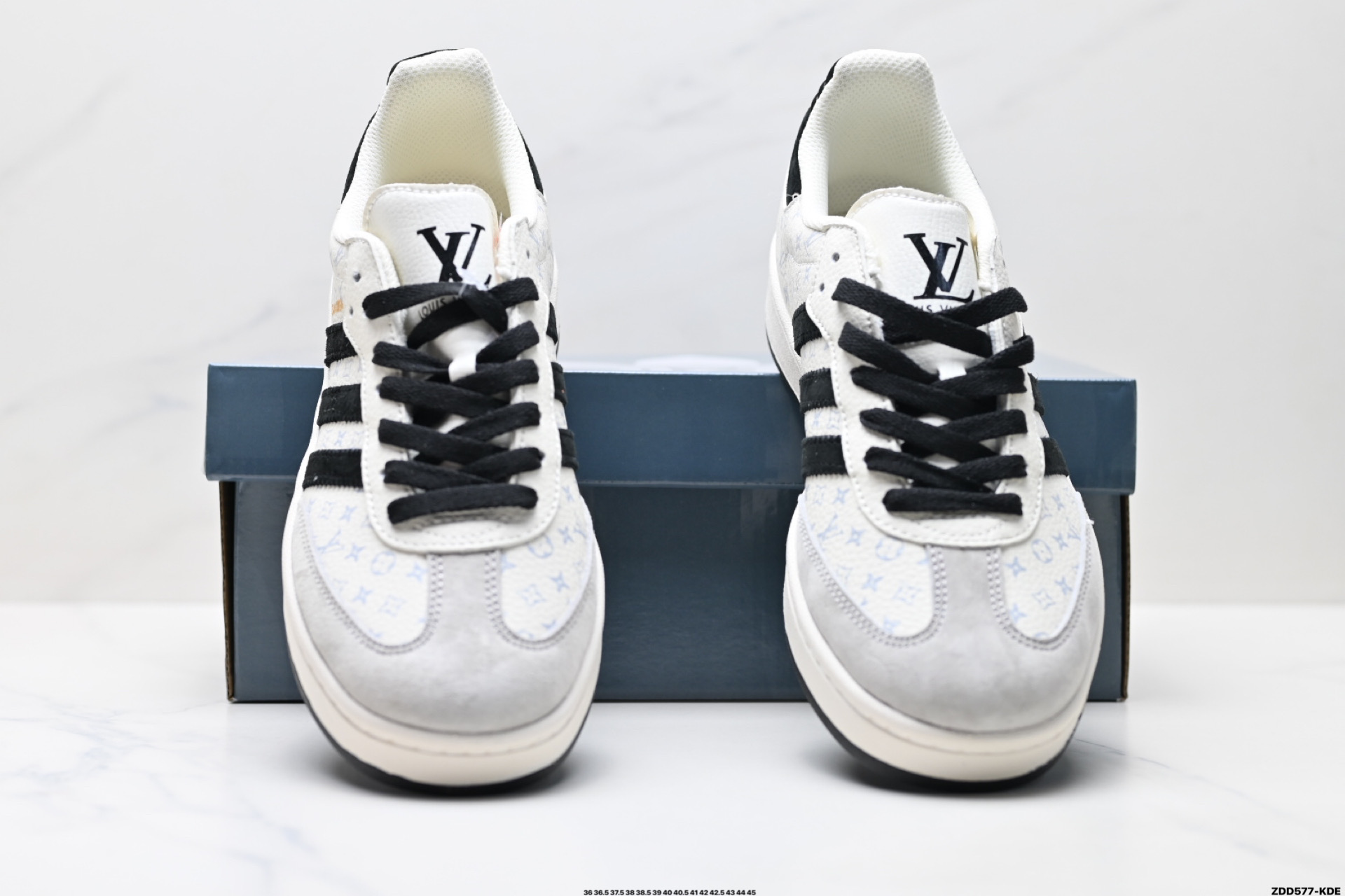 240 Adidas Originals Samba OG 桑巴舞系列 阿迪达斯 三叶草绅士德训足球风百搭低帮休闲运动板鞋  LJ9901