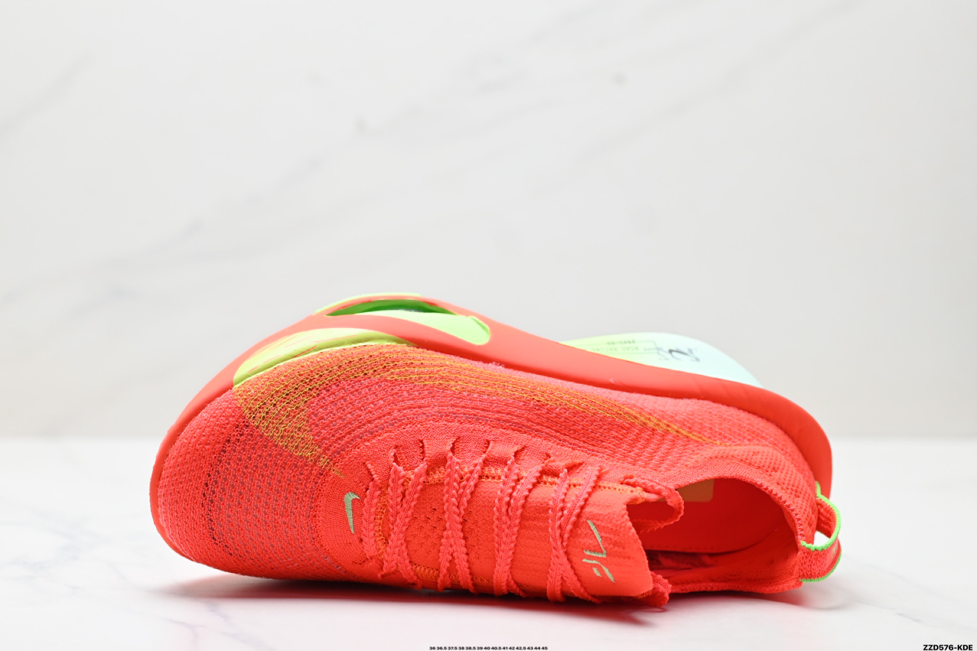 260 新品发布 Nike Air Zoom Alphafly NEXT%整体采用前作的设计语言 FD8395-660