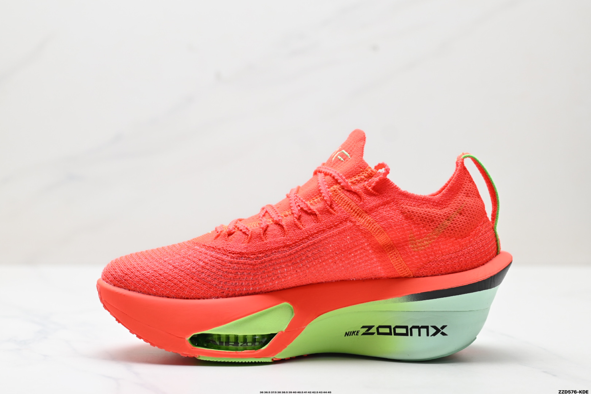 260 新品发布 Nike Air Zoom Alphafly NEXT%整体采用前作的设计语言 FD8395-660
