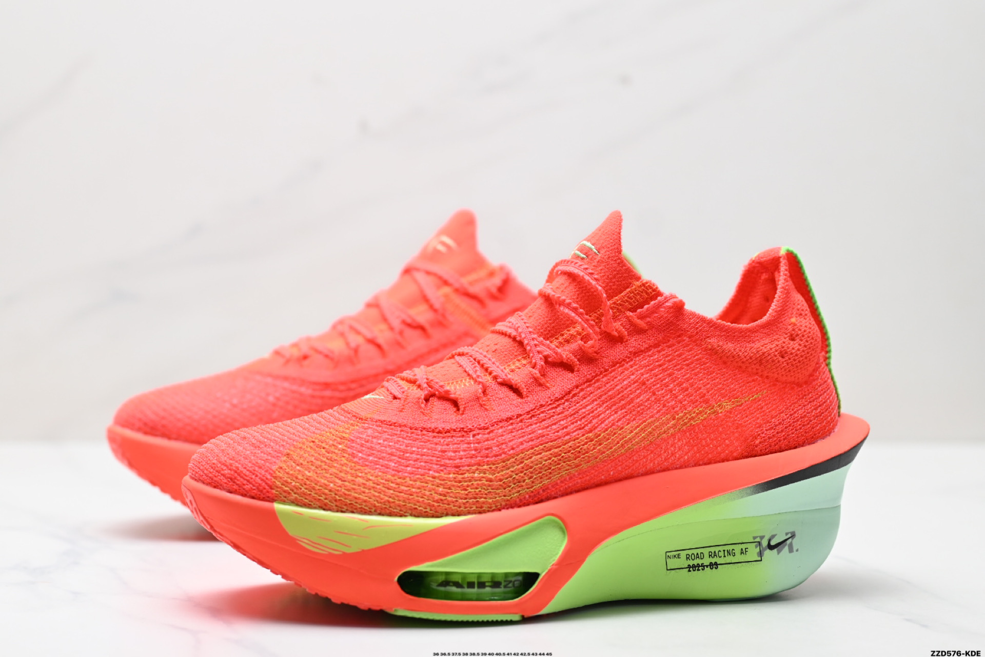 260 新品发布 Nike Air Zoom Alphafly NEXT%整体采用前作的设计语言 FD8395-660