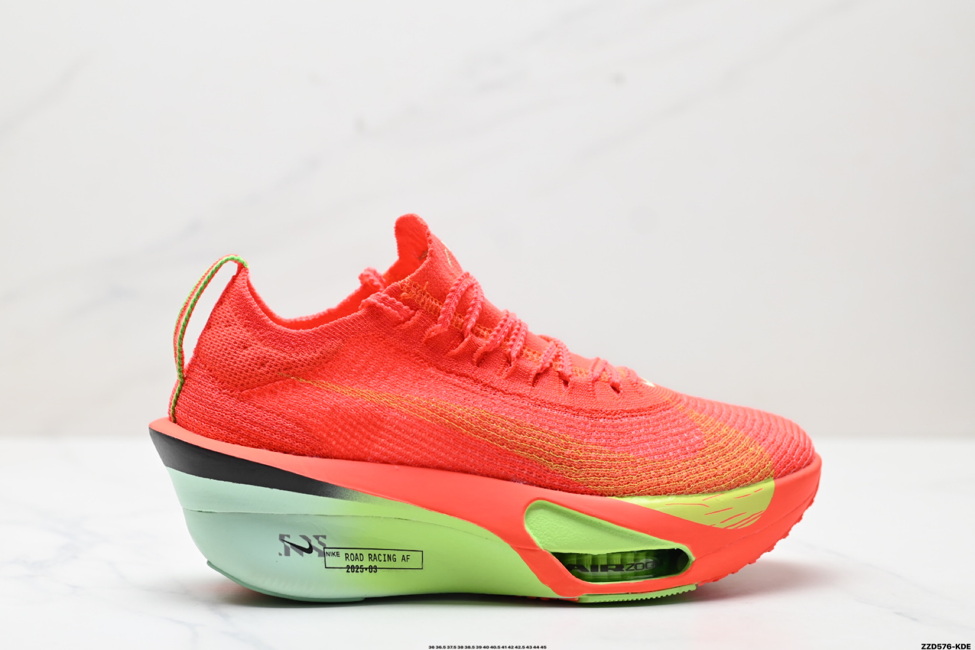 260 新品发布 Nike Air Zoom Alphafly NEXT%整体采用前作的设计语言 FD8395-660
