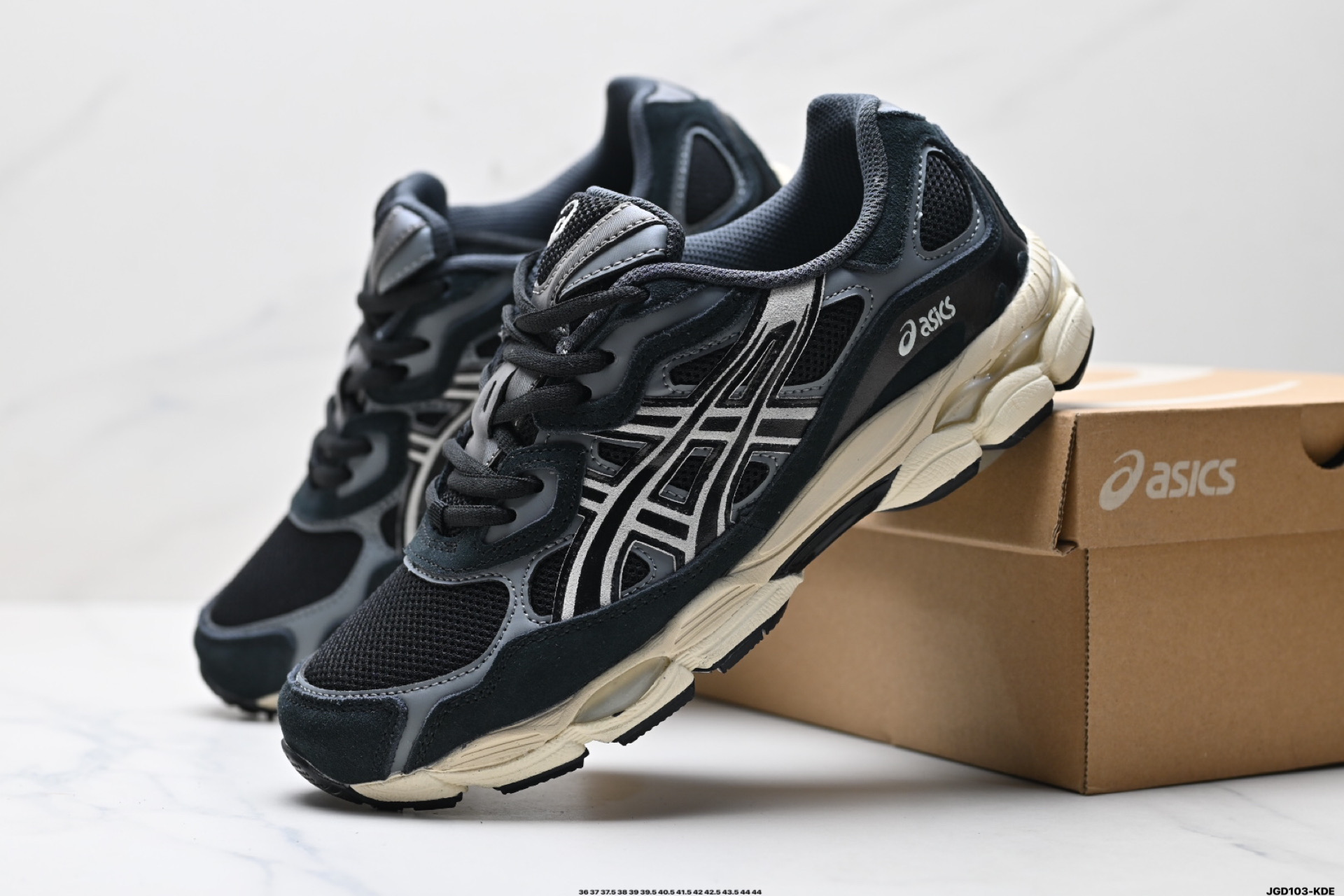 190 ASICS/亚瑟士GEL-NYC 2055透气网眼鞋面配合部分合成革材质  1203A788-101