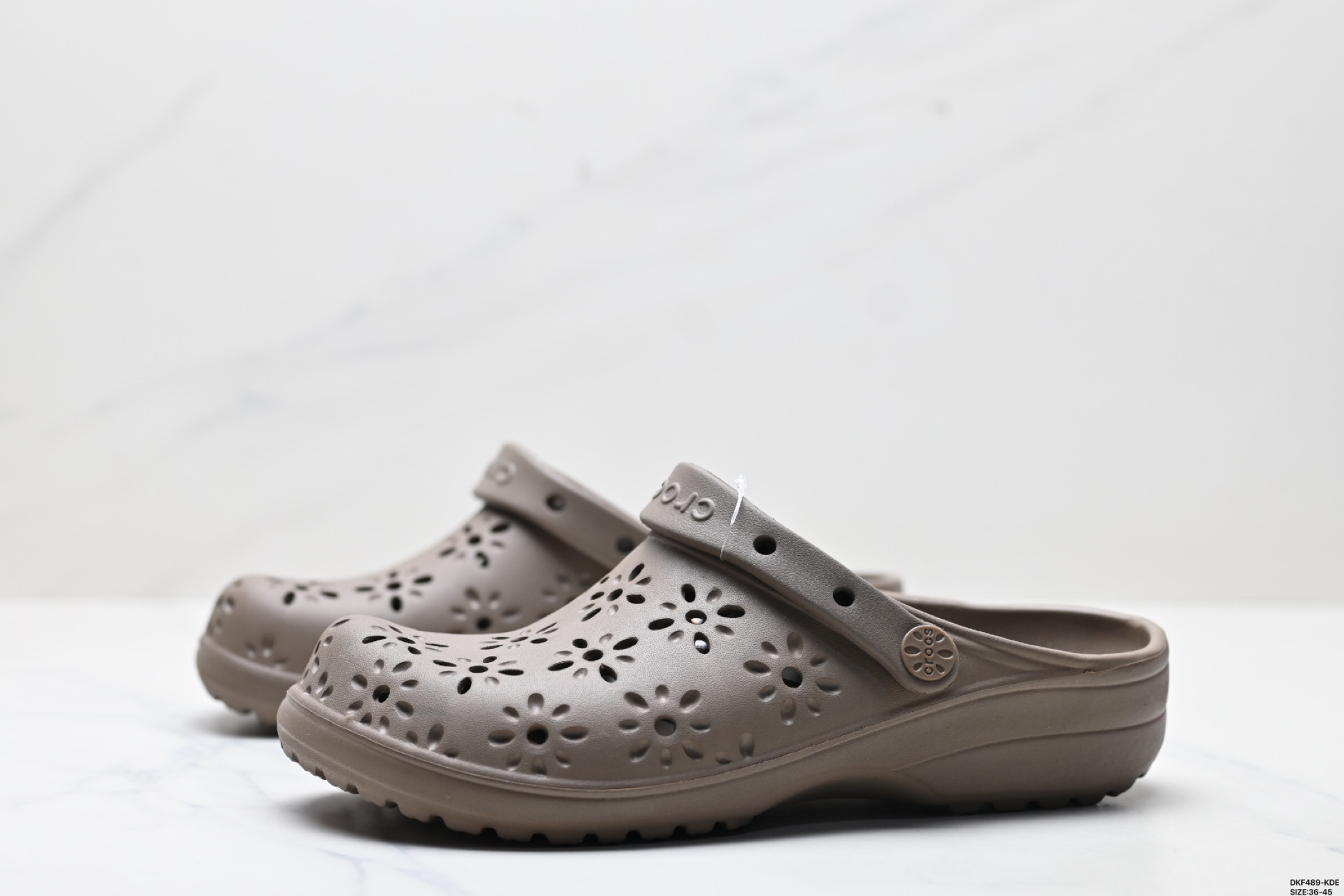 🈴💰45
公司级✅Crocs卡骆驰 经典花蕊 EVA 轻便透气 洞洞鞋
想要对喜爱的经典洞洞鞋有全新的认识这款经典花蕊一定能满足您的需求经典 洞洞鞋型与流线型厚度的结合 让脚部线条更纤细
ID:DKF489-KDE