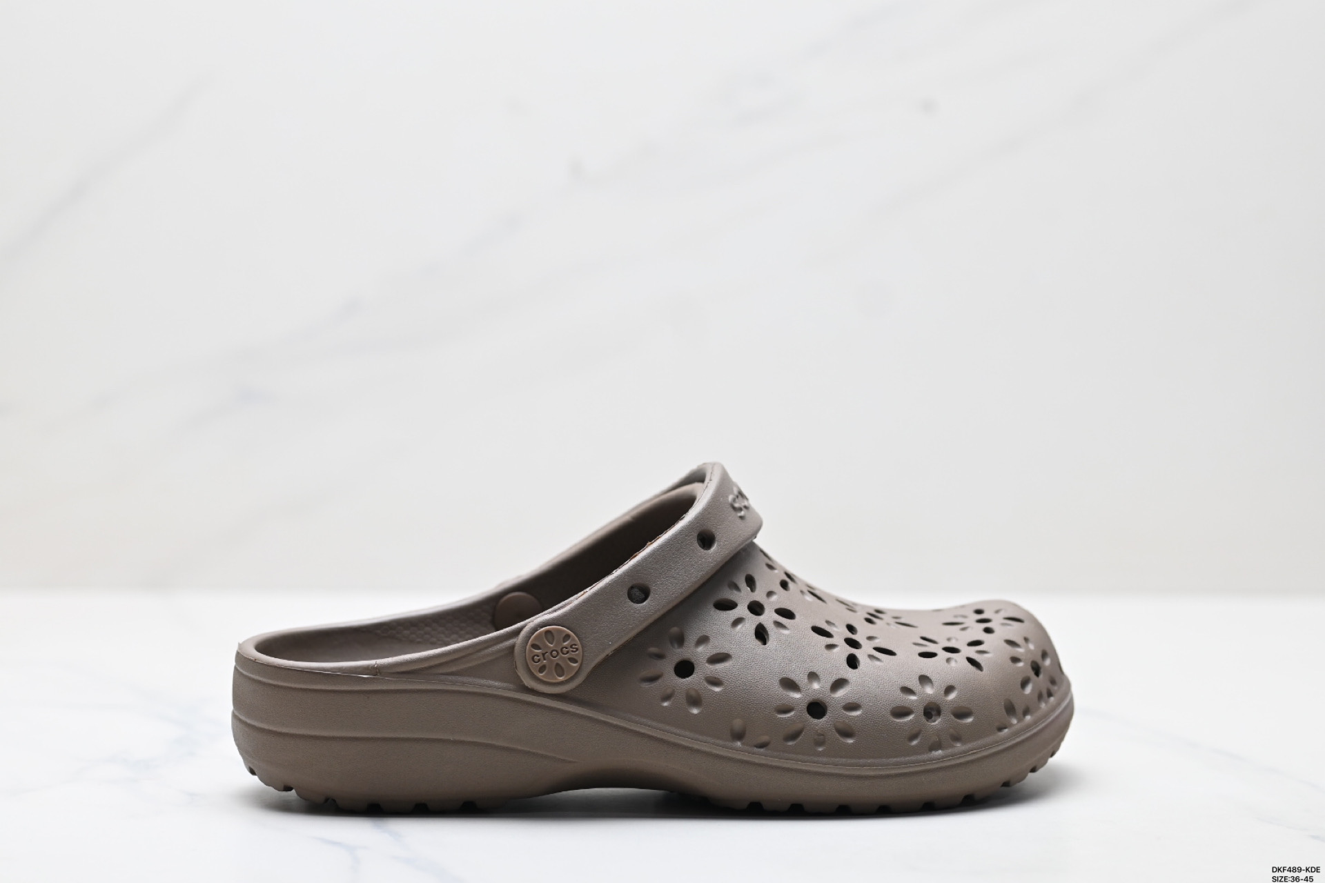 🈴💰45
公司级✅Crocs卡骆驰 经典花蕊 EVA 轻便透气 洞洞鞋
想要对喜爱的经典洞洞鞋有全新的认识这款经典花蕊一定能满足您的需求经典 洞洞鞋型与流线型厚度的结合 让脚部线条更纤细
ID:DKF489-KDE