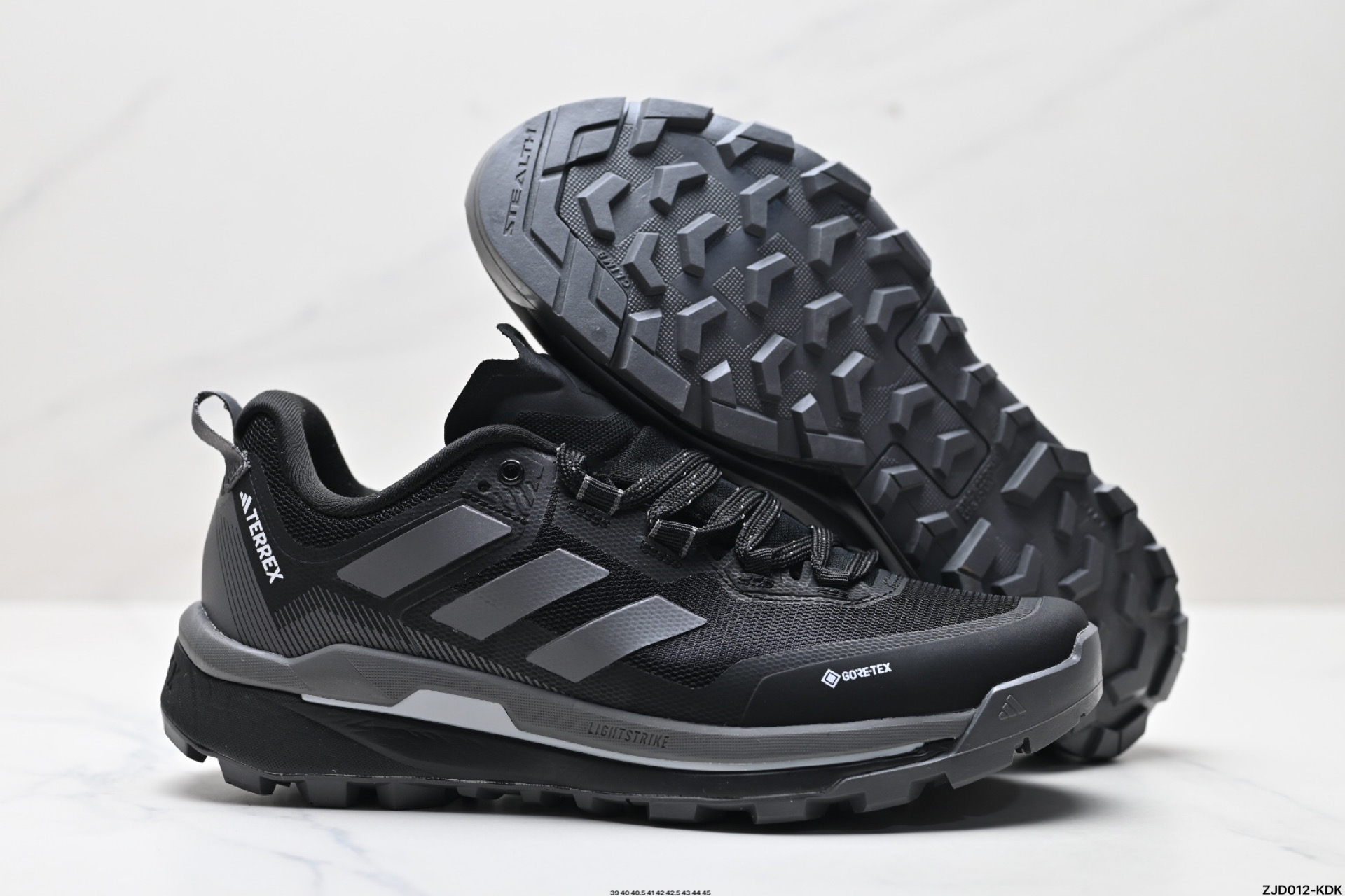 250 adidas TERREX TRAILMAKER 2.0 GORE-TEX舒适 防滑 低帮 徒步鞋  lE9902