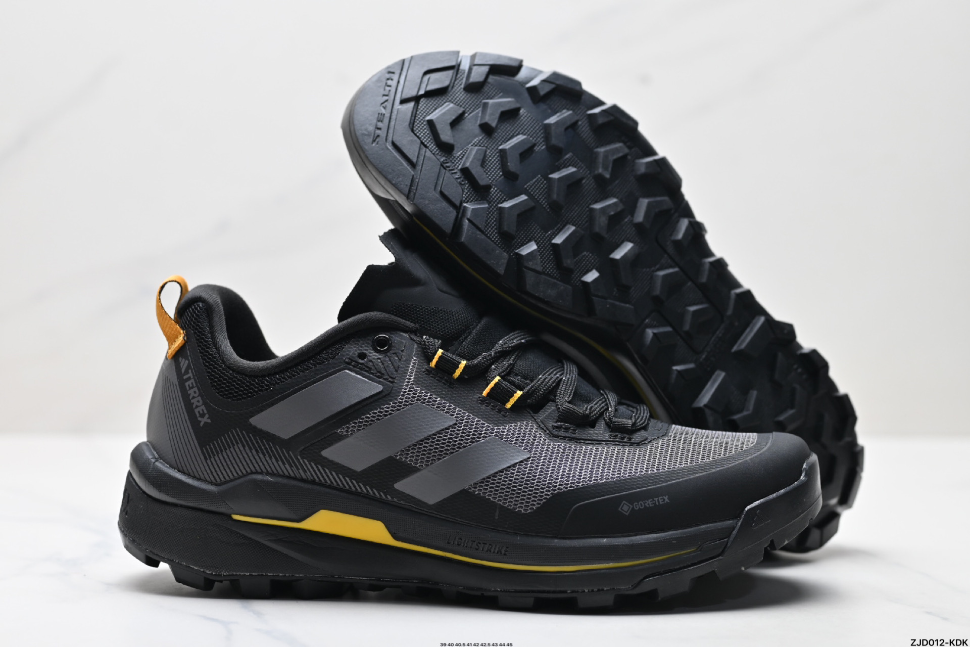 250 adidas TERREX TRAILMAKER 2.0 GORE-TEX舒适 防滑 低帮 徒步鞋  lE9902