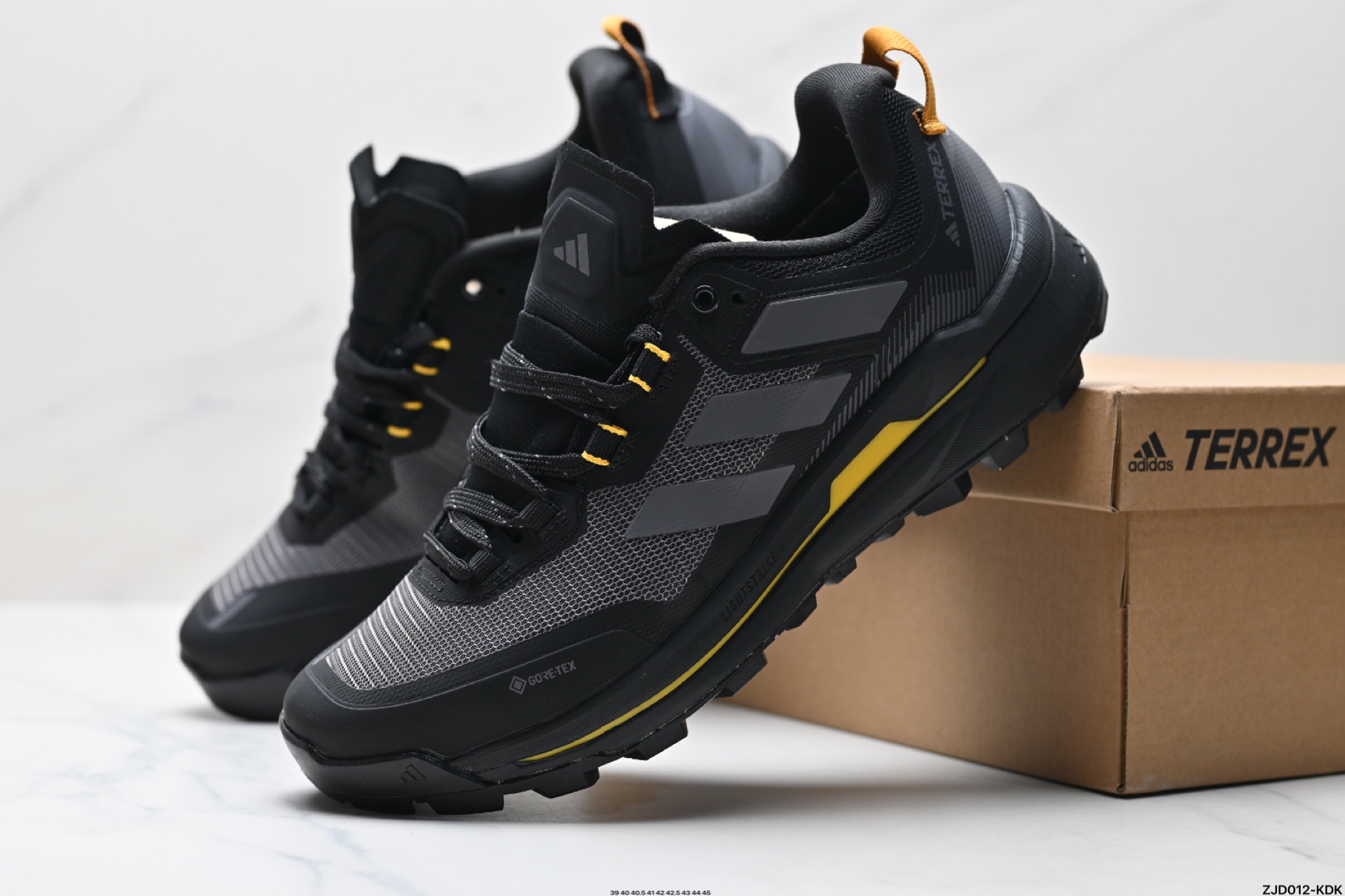 250 adidas TERREX TRAILMAKER 2.0 GORE-TEX舒适 防滑 低帮 徒步鞋  lE9902