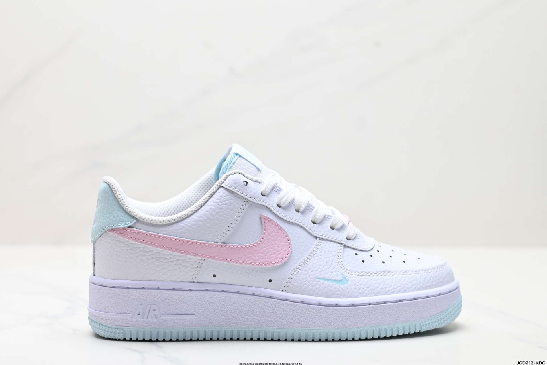 190 NIKE AIR FORCE 1‘07 LV8   IH0640-161
