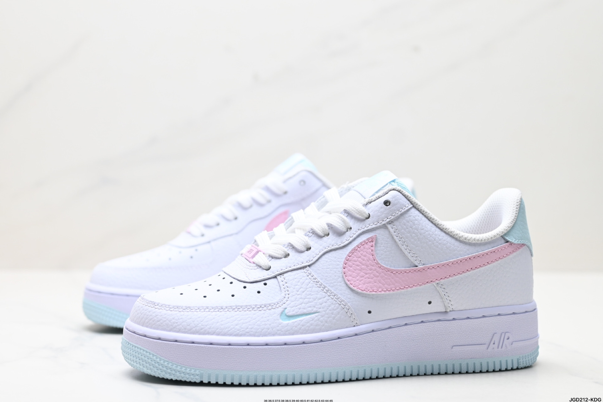 190 NIKE AIR FORCE 1‘07 LV8   IH0640-161