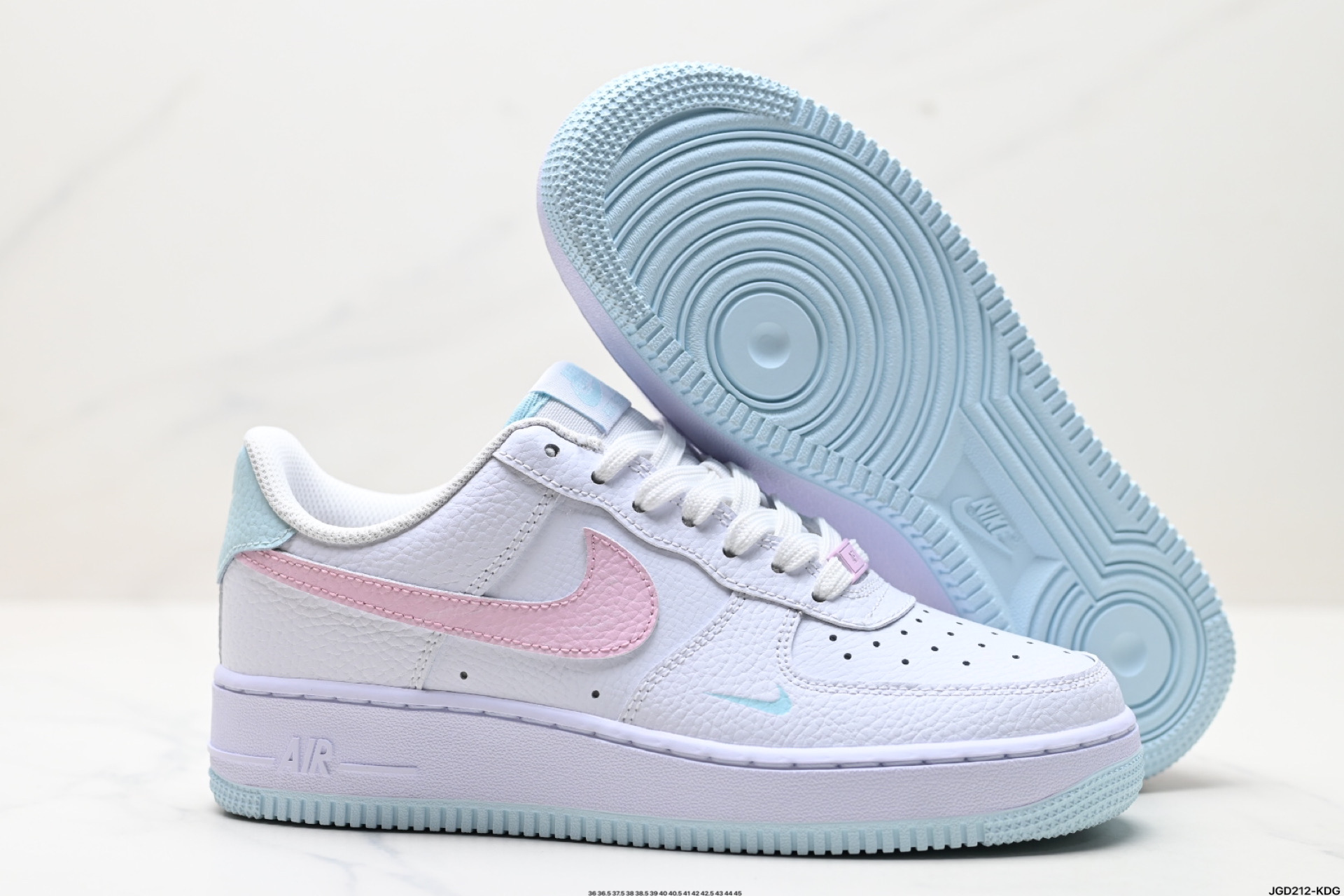 190 NIKE AIR FORCE 1‘07 LV8   IH0640-161