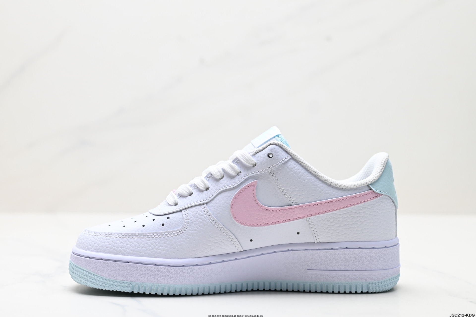 190 NIKE AIR FORCE 1‘07 LV8   IH0640-161