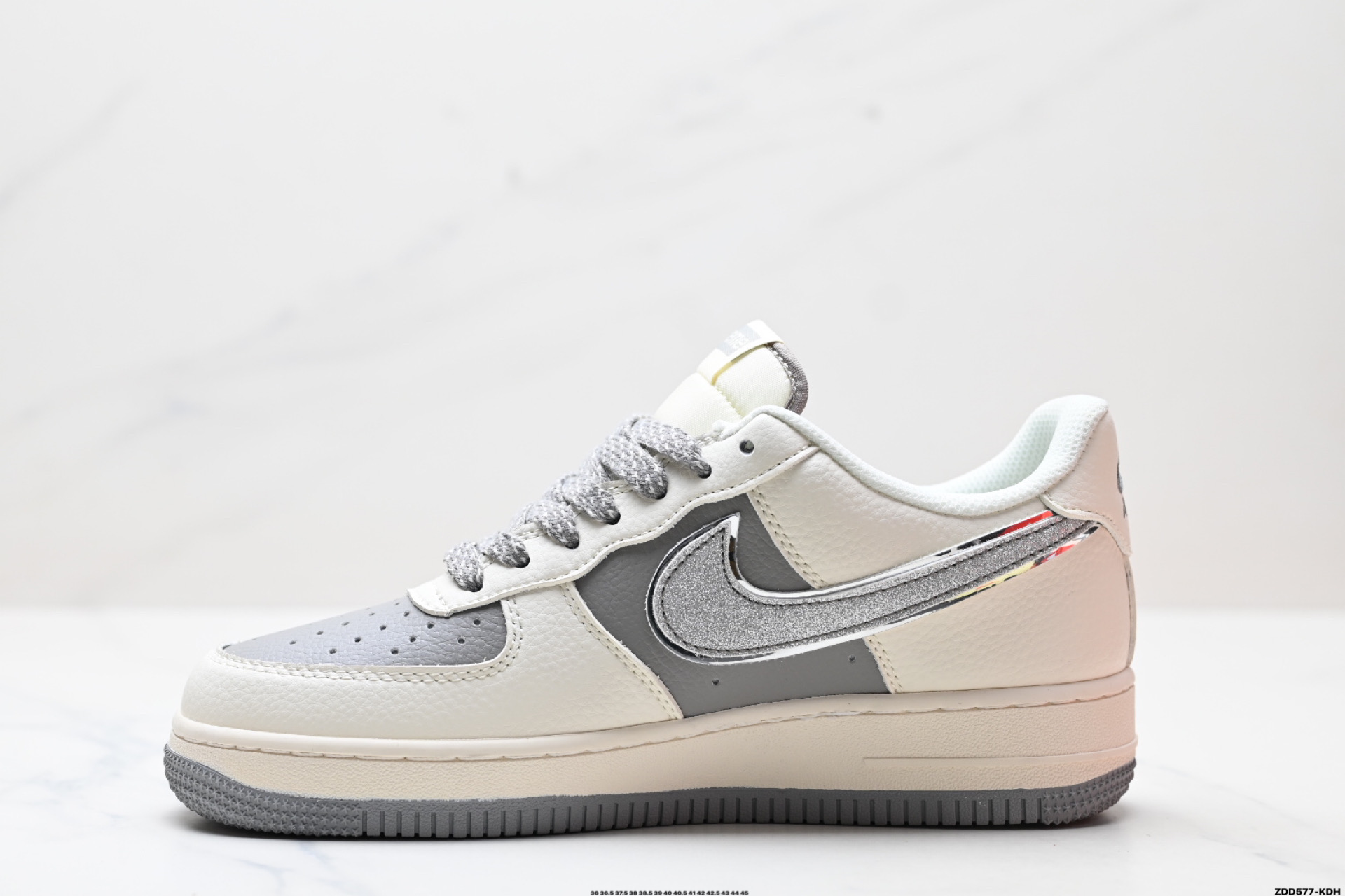 240 NIKE AIR FORCE 1‘07 LV8  QY6818-603